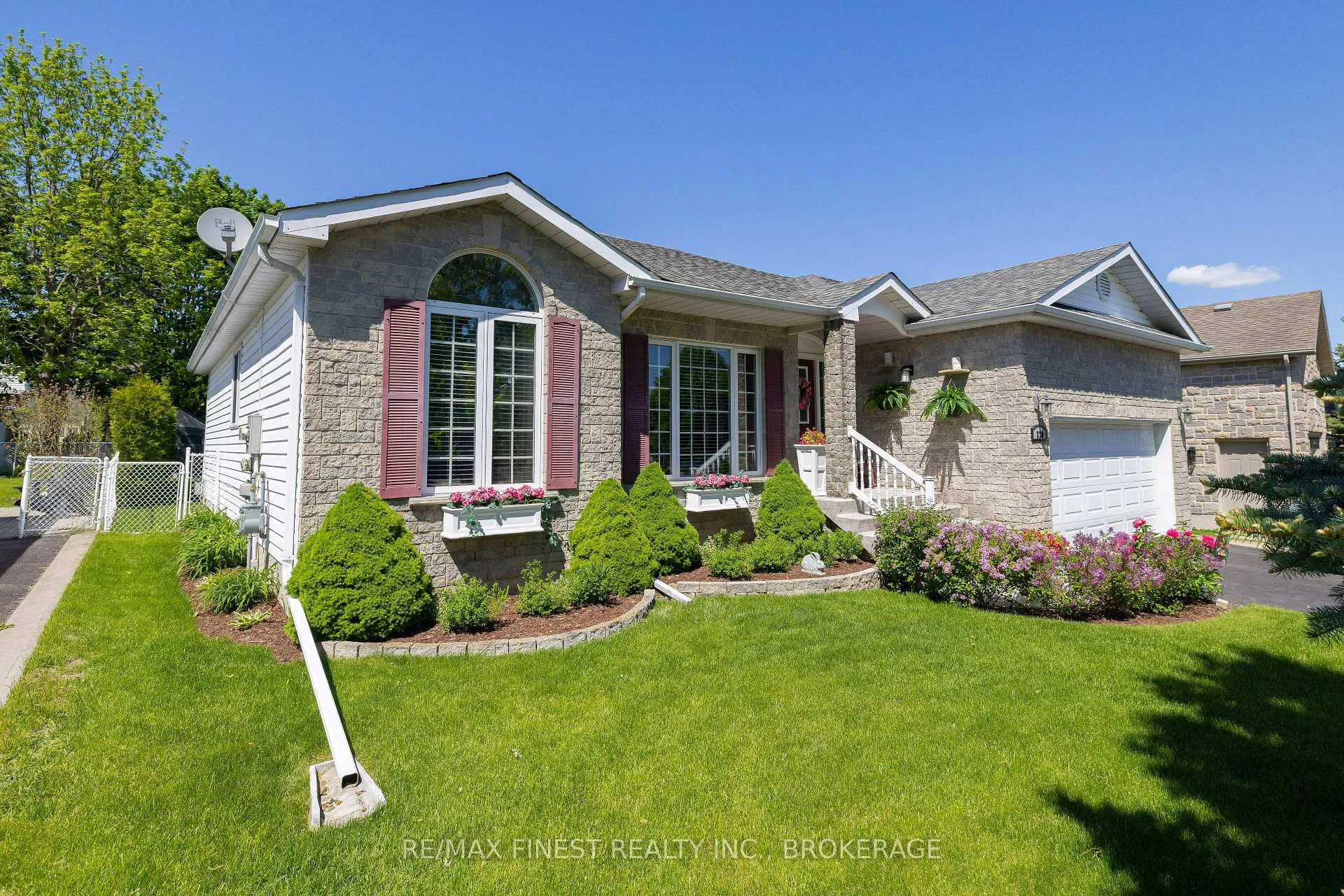 Photo 2 of 320 Friarhill Crescent, Kingston, East Gardiners Rd — HOMEH
