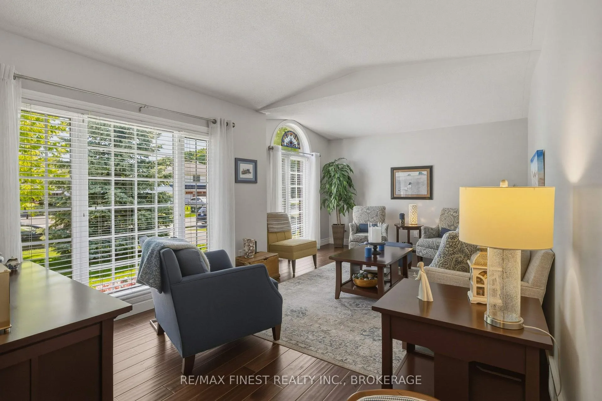 Photo 6 of 320 Friarhill Crescent, Kingston, East Gardiners Rd — HOMEH