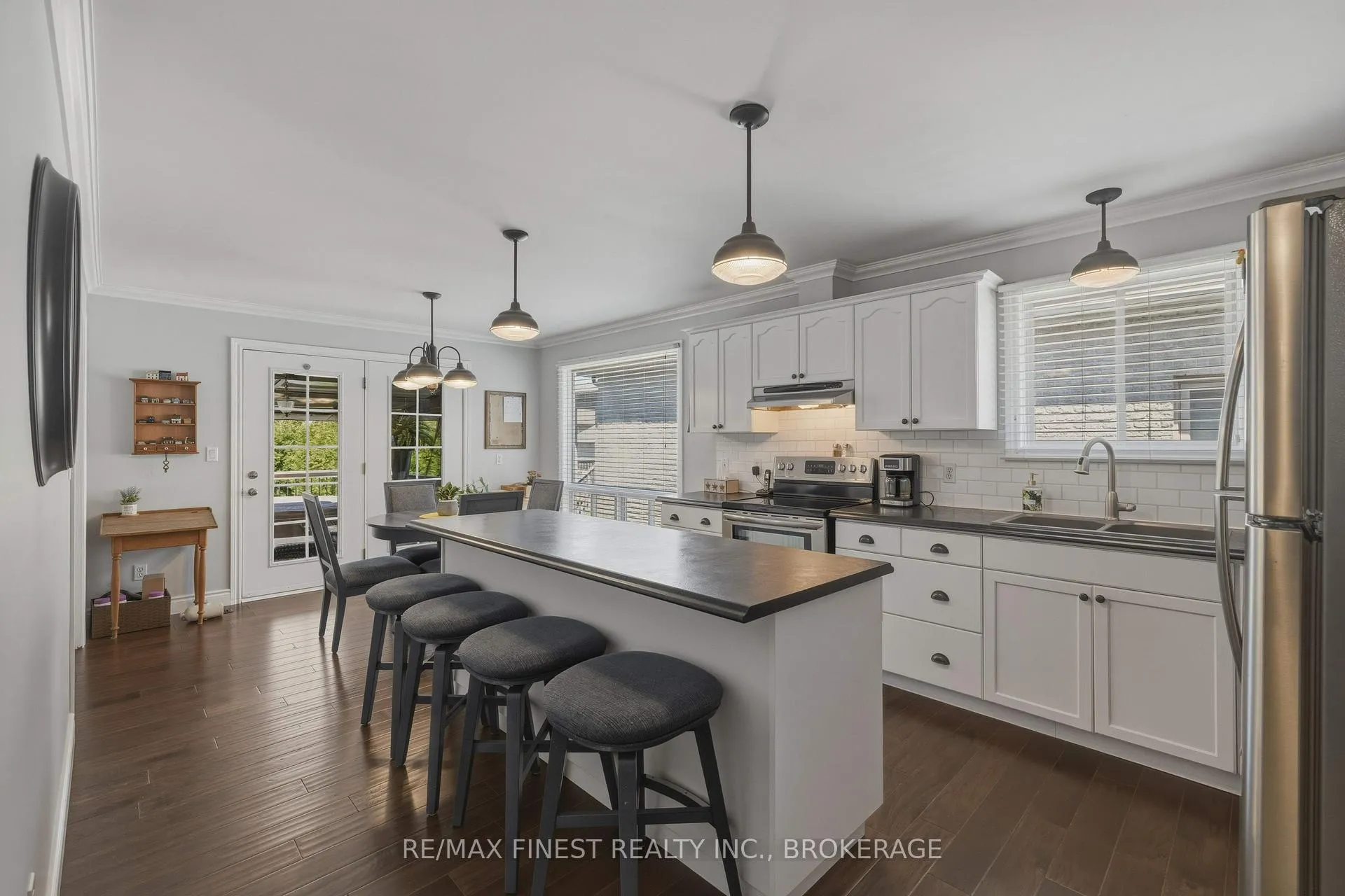 Photo 10 of 320 Friarhill Crescent, Kingston, East Gardiners Rd — HOMEH