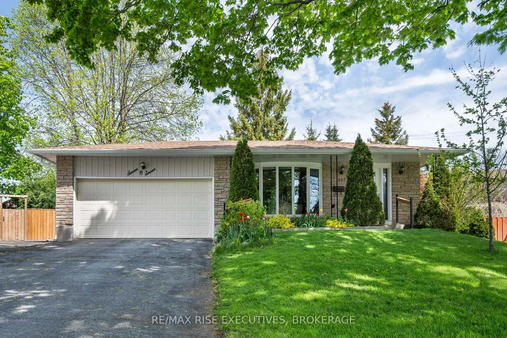 Photo 1 of 707 Laidlaw Crescent, Kingston, South of Taylor-Kidd Blvd — HOMEH