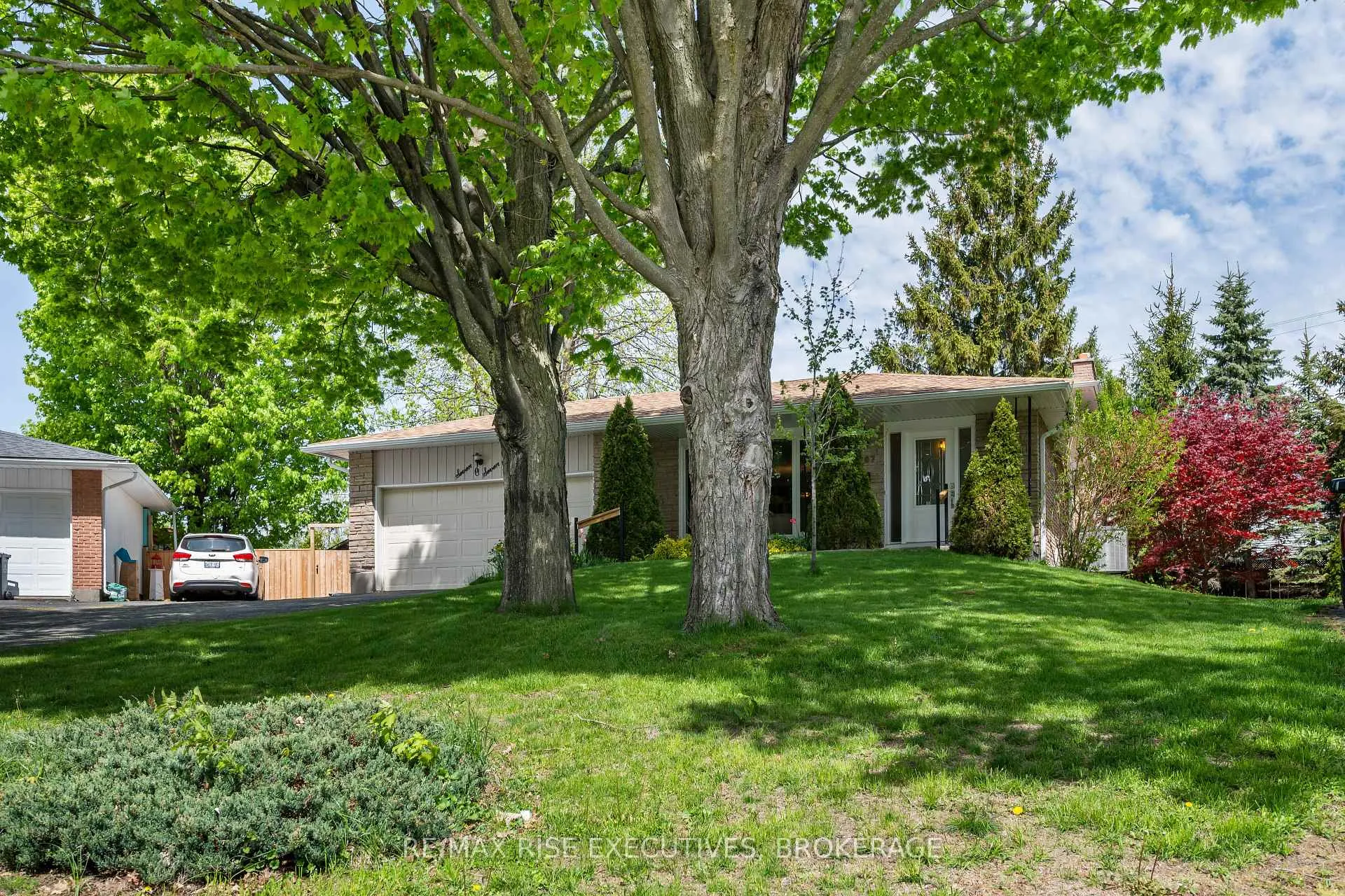 Photo 2 of 707 Laidlaw Crescent, Kingston, South of Taylor-Kidd Blvd — HOMEH