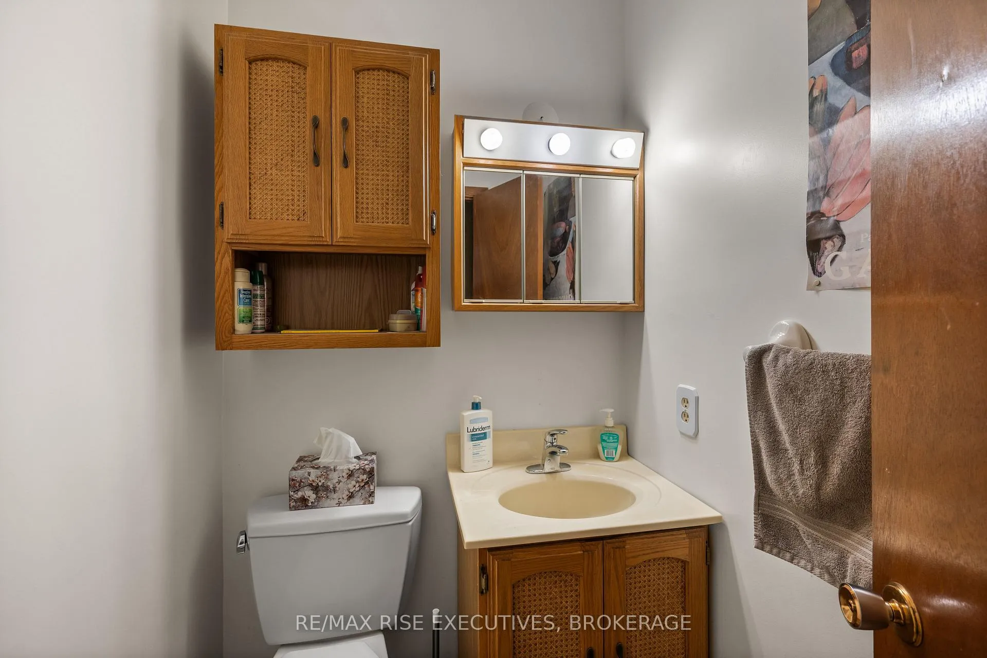 Photo 15 of 707 Laidlaw Crescent, Kingston, South of Taylor-Kidd Blvd — HOMEH