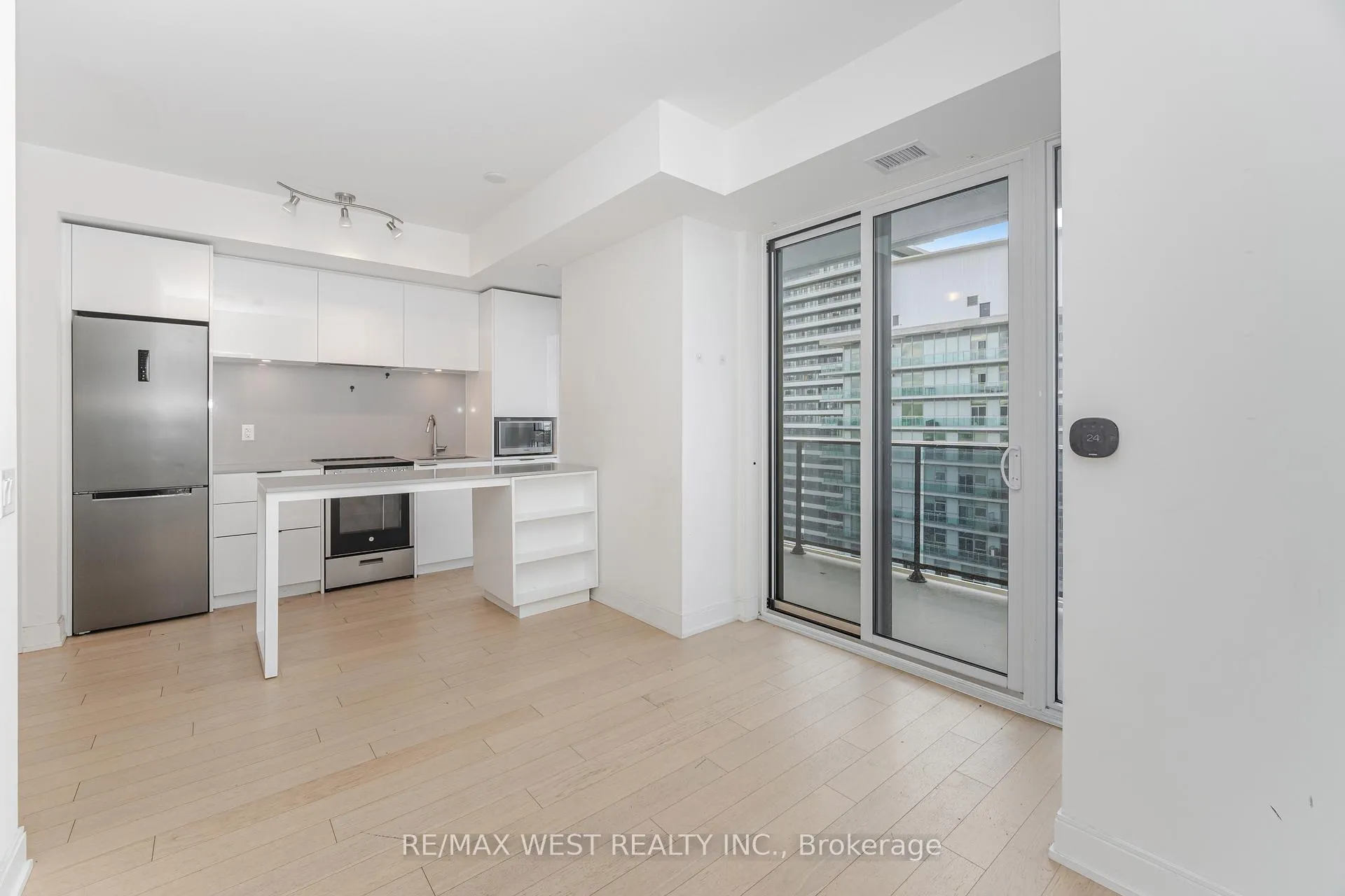 Photo 5 of Unit 4007, 70 Annie Craig Drive, Etobicoke, Mimico — HOMEH
