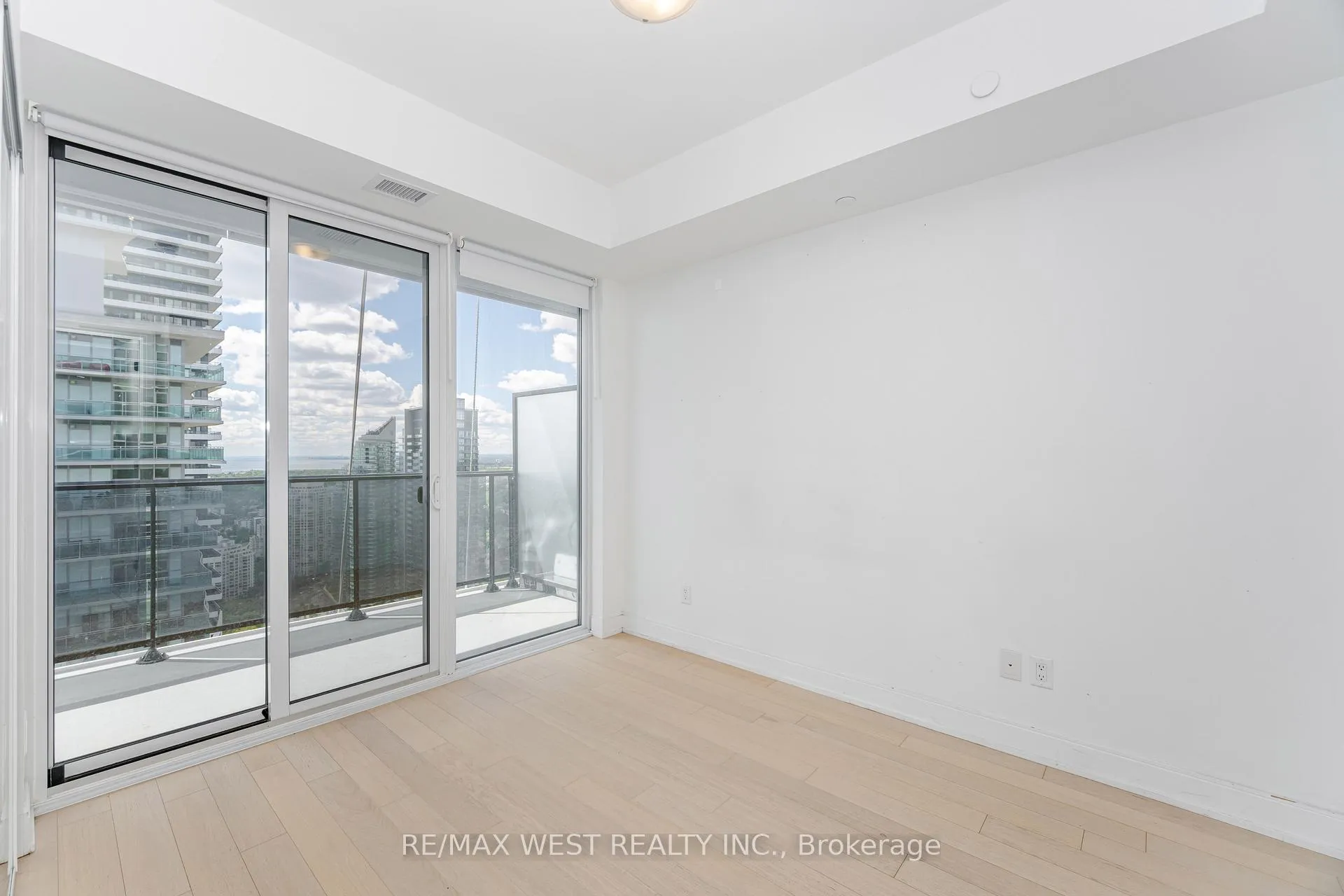Photo 8 of Unit 4007, 70 Annie Craig Drive, Etobicoke, Mimico — HOMEH