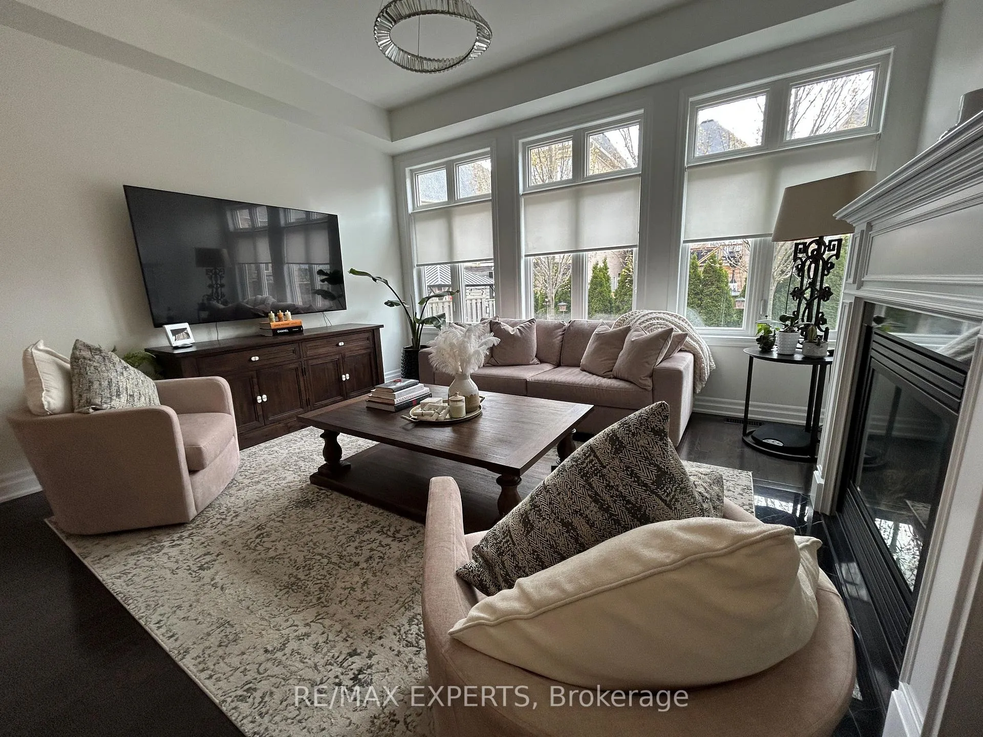 Photo 5 of 77 Robert Berry Crescent, King, King City — HOMEH