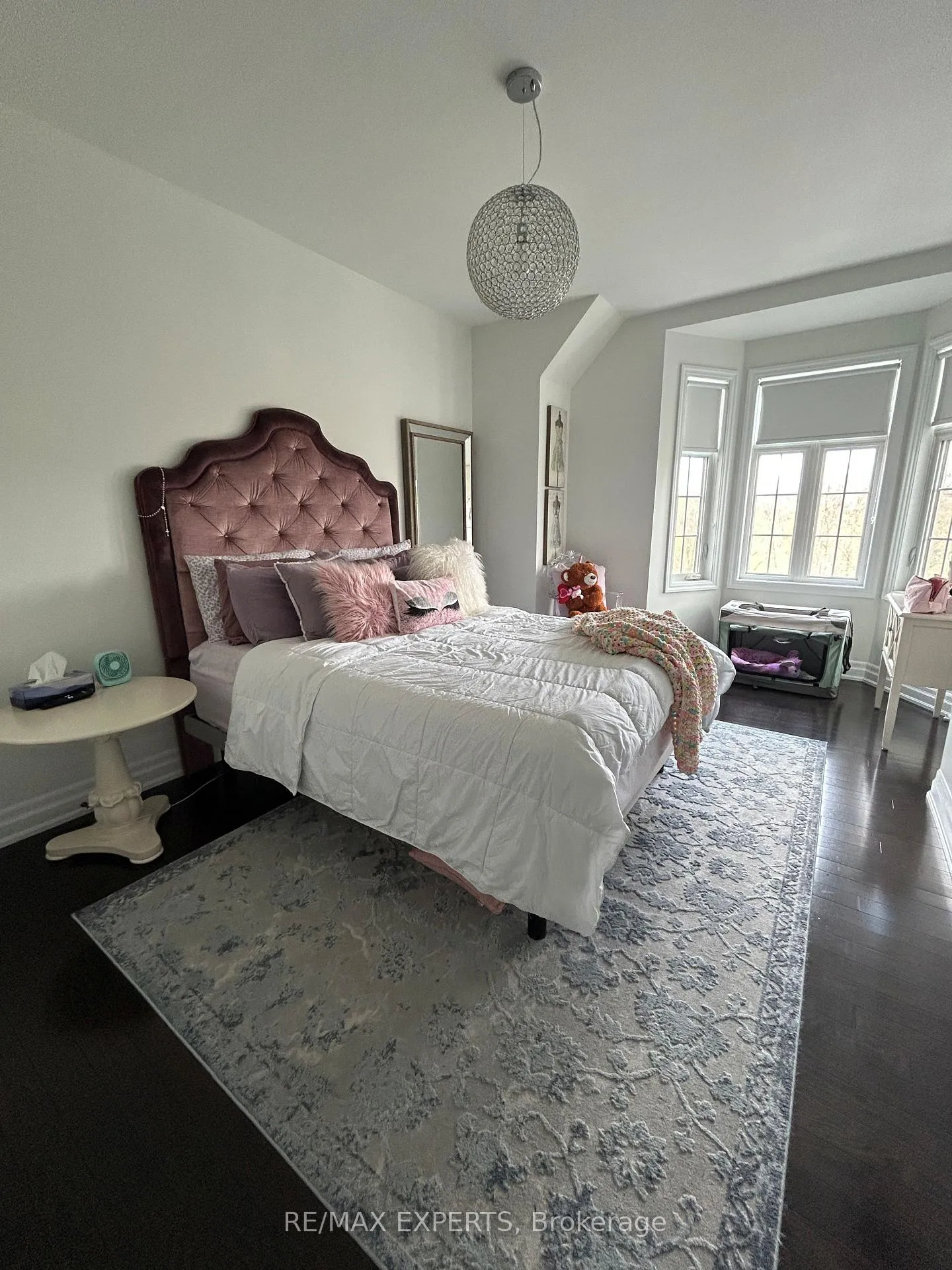 Photo 16 of 77 Robert Berry Crescent, King, King City — HOMEH