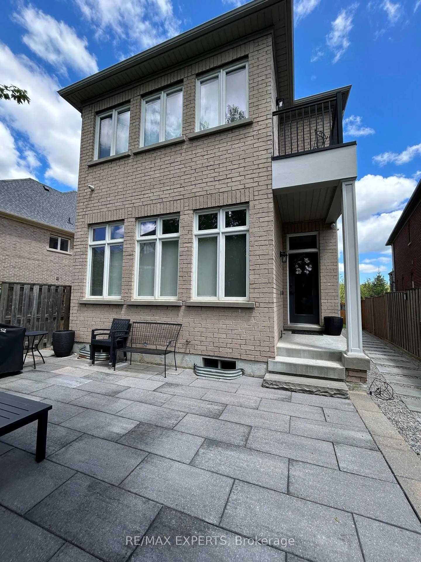 Photo 23 of 77 Robert Berry Crescent, King, King City — HOMEH