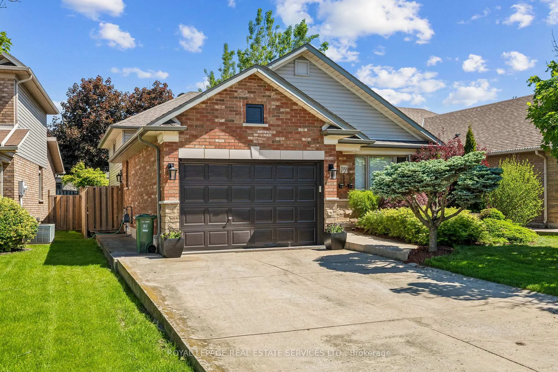 Photo 2 of 39 Liam Drive, Hamilton, Ancaster — HOMEH