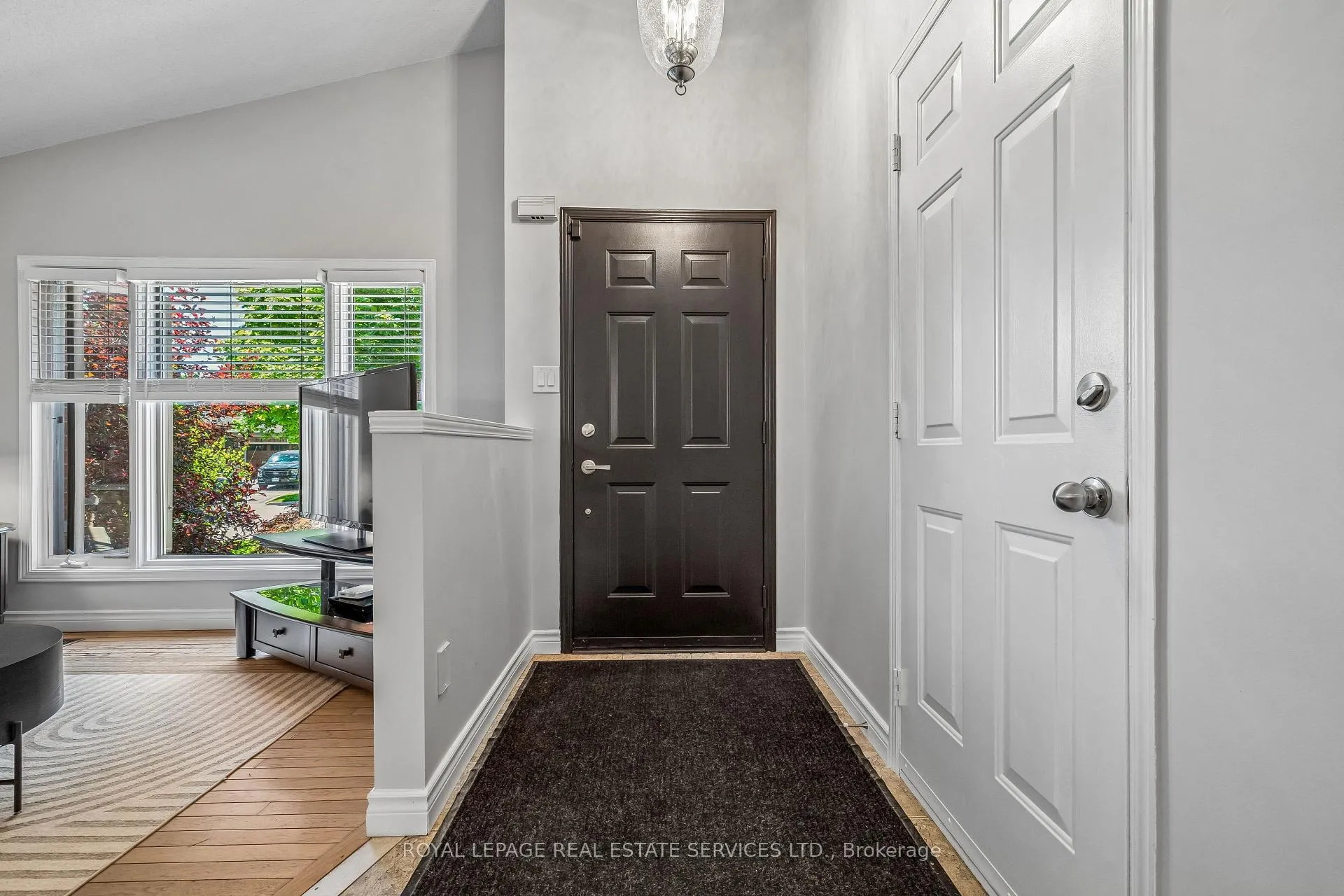 Photo 4 of 39 Liam Drive, Hamilton, Ancaster — HOMEH