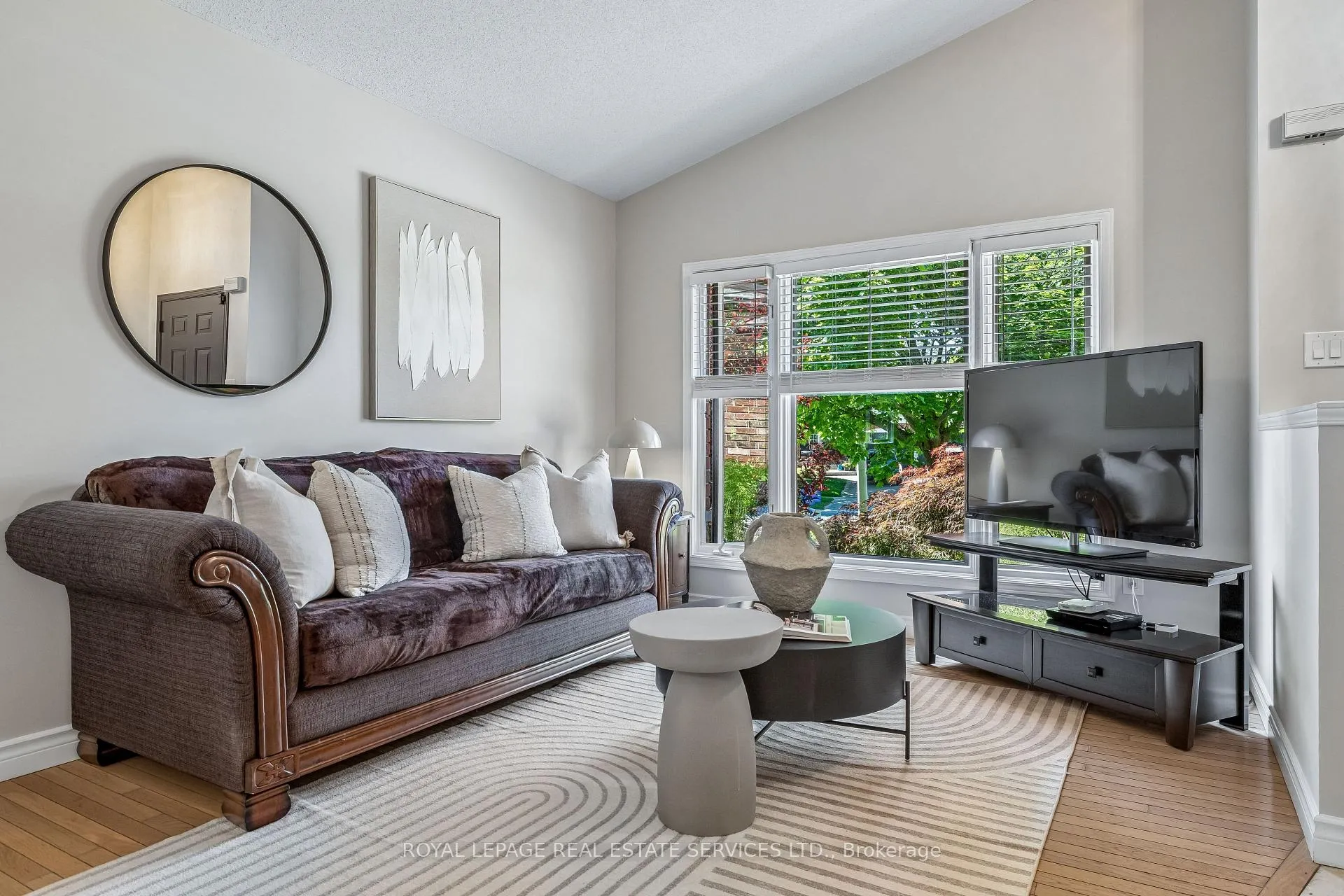 Photo 6 of 39 Liam Drive, Hamilton, Ancaster — HOMEH