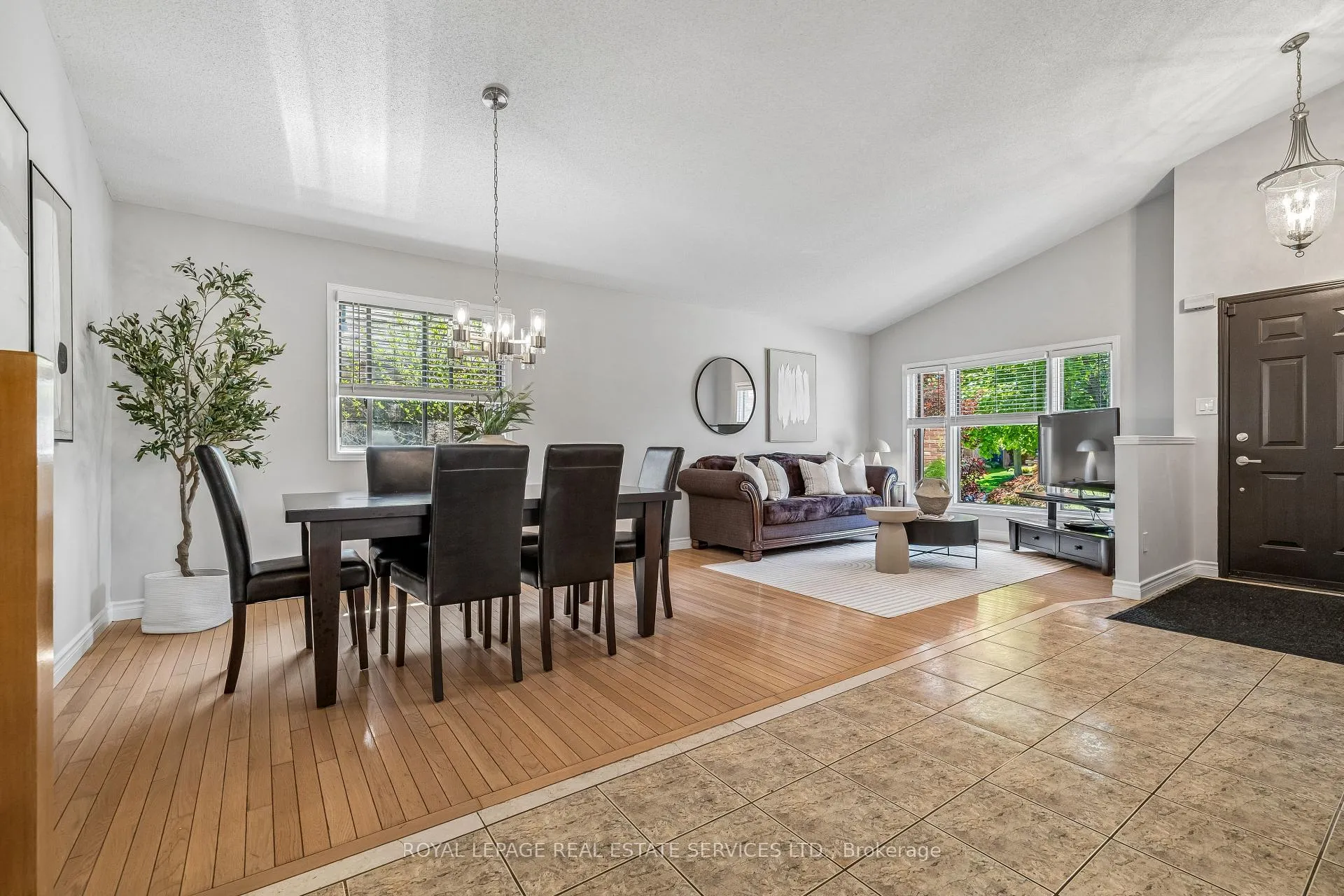 Photo 9 of 39 Liam Drive, Hamilton, Ancaster — HOMEH