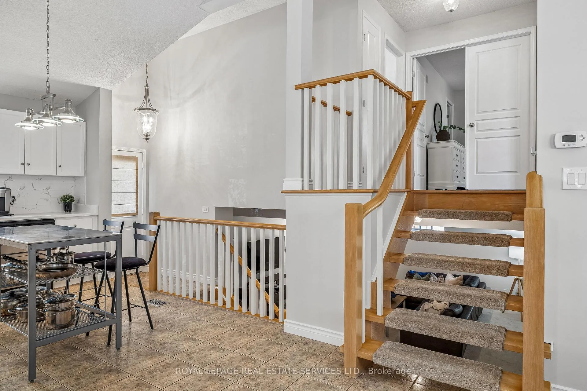 Photo 14 of 39 Liam Drive, Hamilton, Ancaster — HOMEH