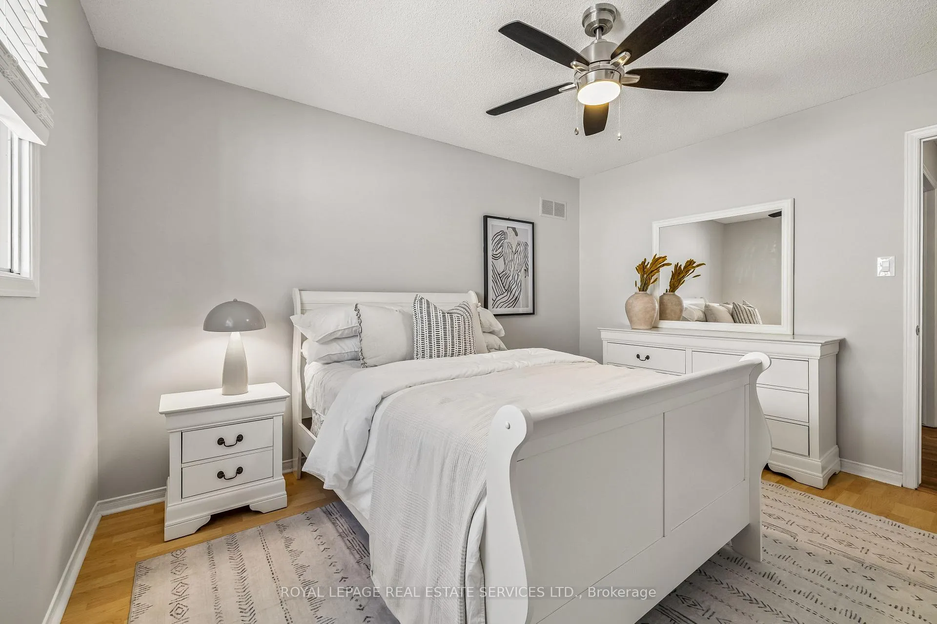 Photo 16 of 39 Liam Drive, Hamilton, Ancaster — HOMEH