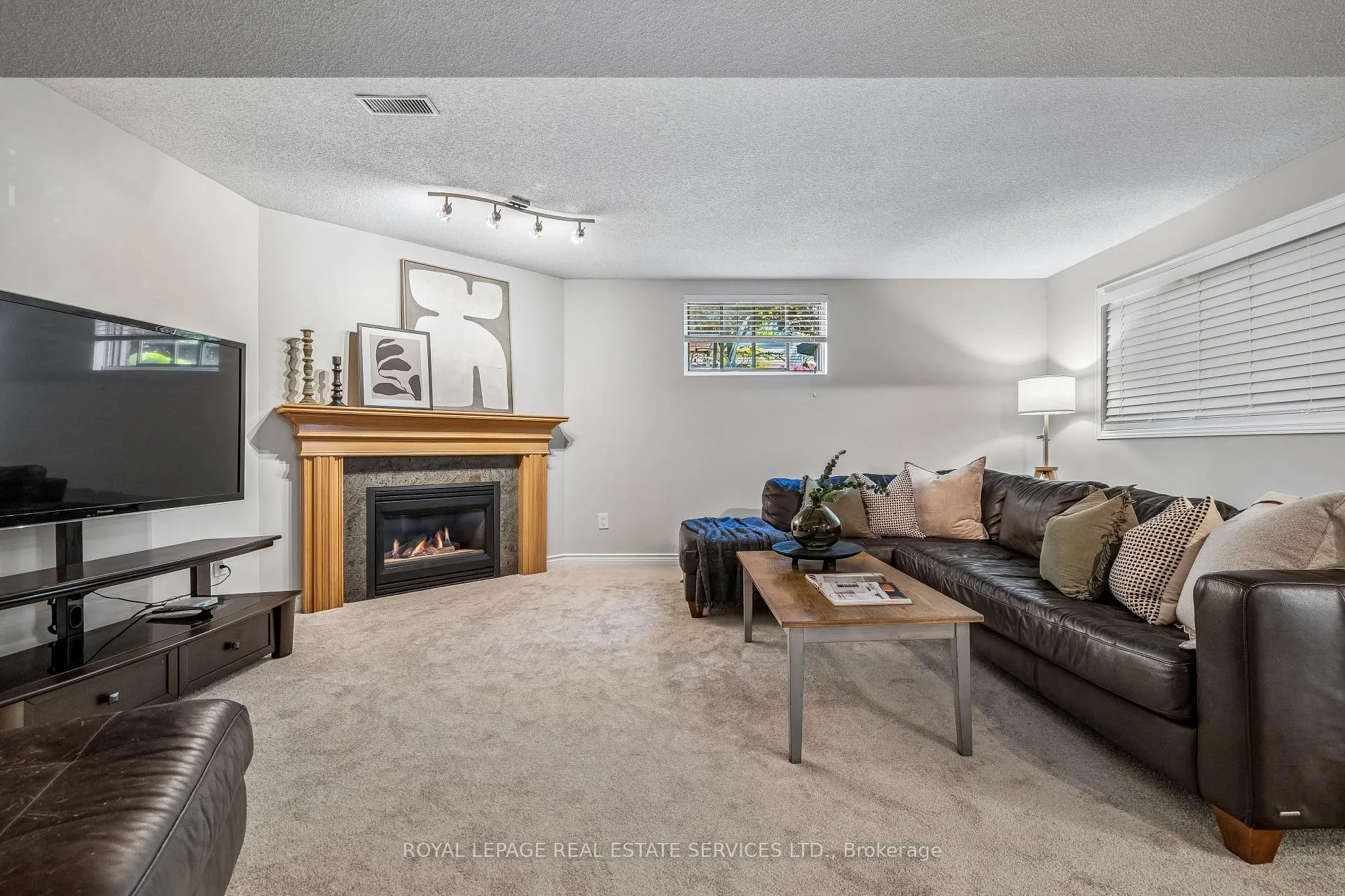 Photo 19 of 39 Liam Drive, Hamilton, Ancaster — HOMEH