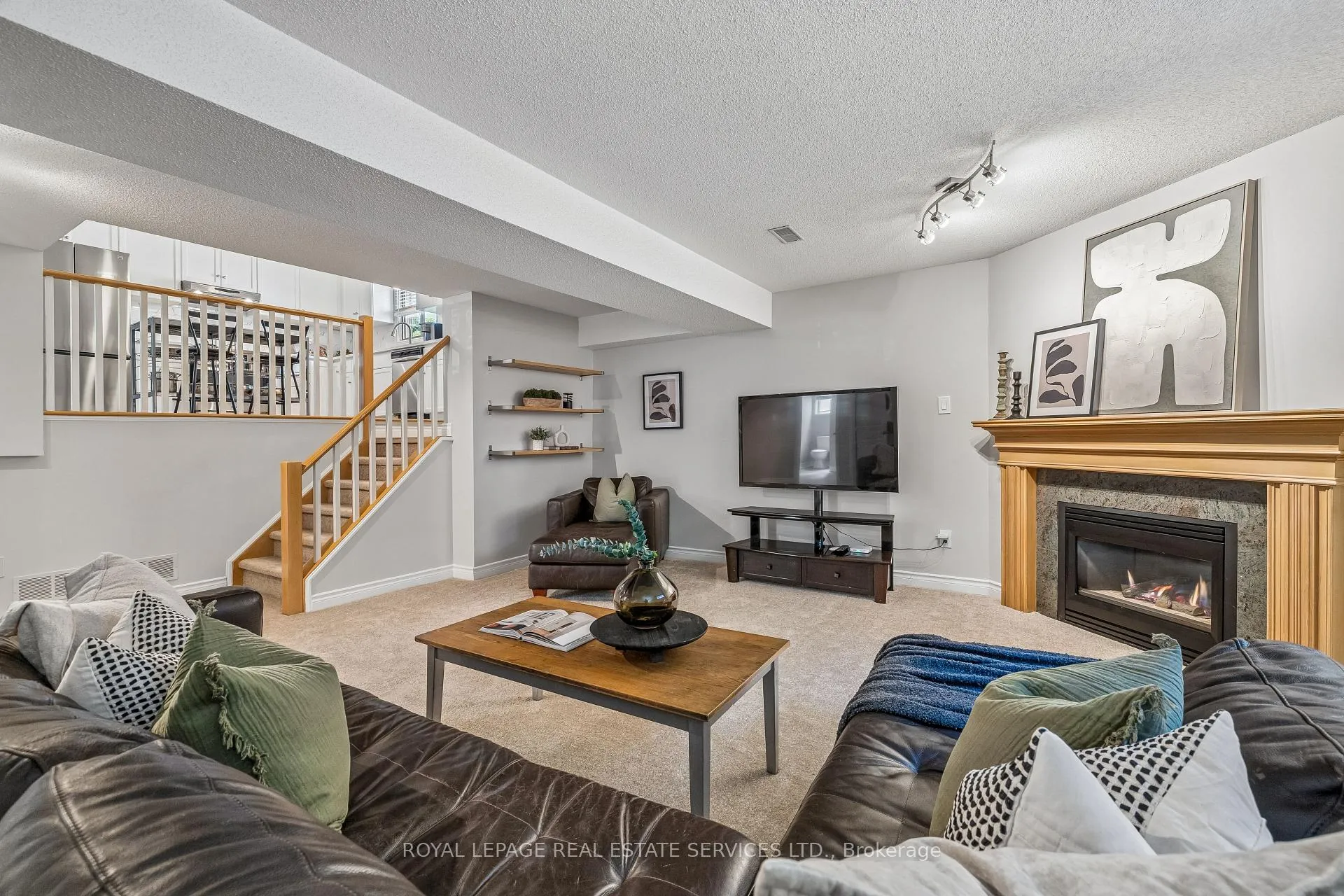 Photo 20 of 39 Liam Drive, Hamilton, Ancaster — HOMEH