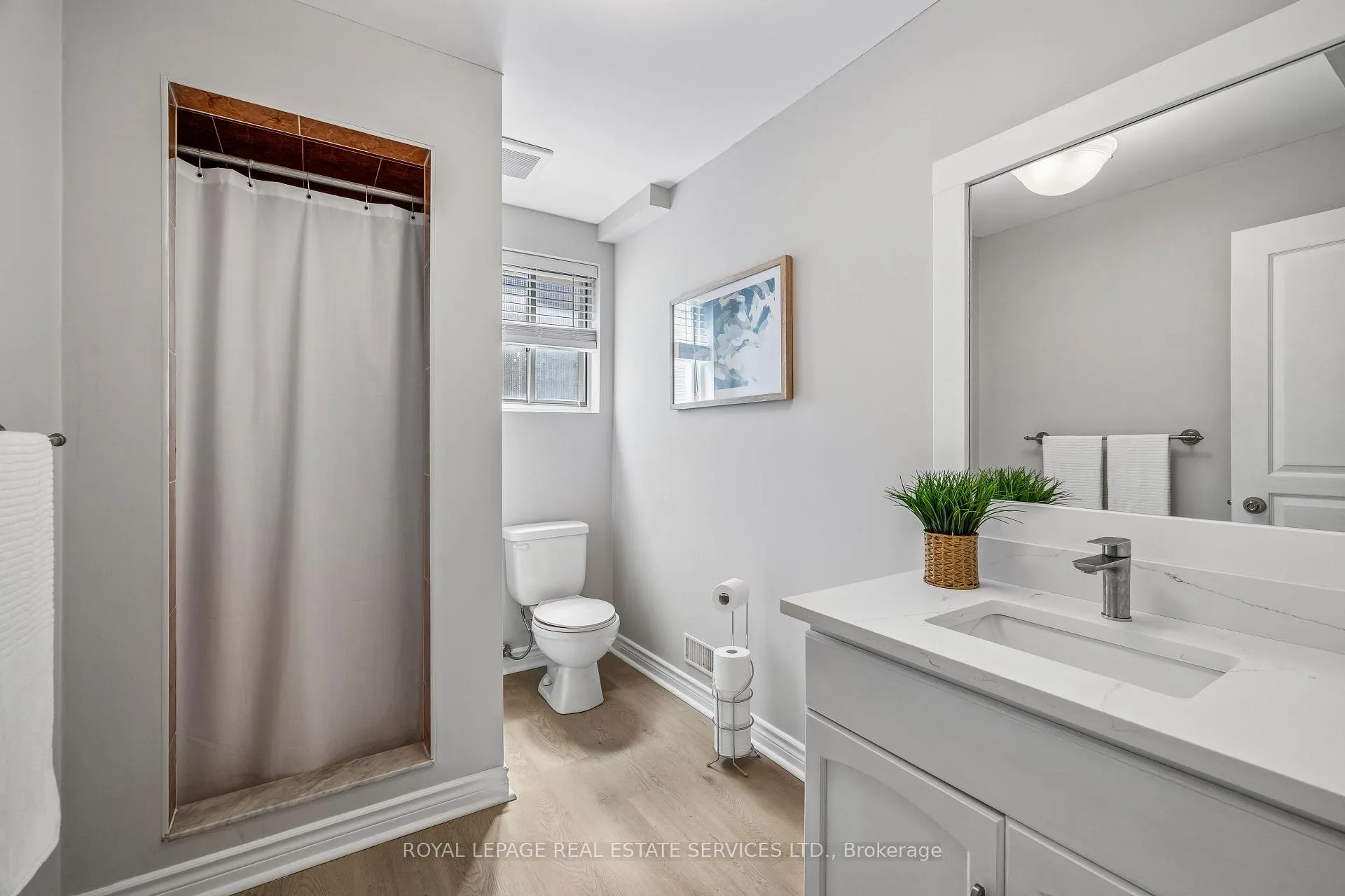 Photo 23 of 39 Liam Drive, Hamilton, Ancaster — HOMEH