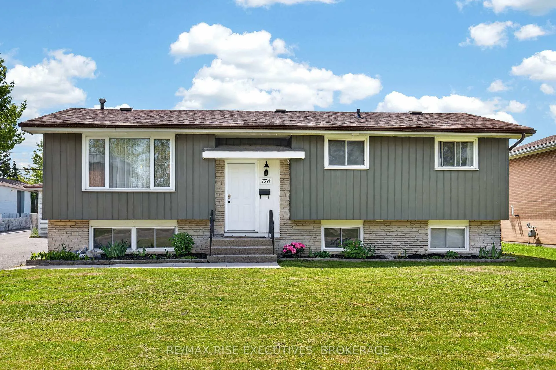 Photo 2 of 178 Amherst Drive, Loyalist, Amherstview — HOMEH