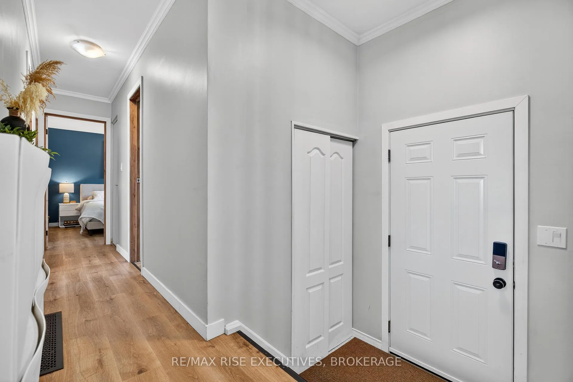Photo 4 of 178 Amherst Drive, Loyalist, Amherstview — HOMEH