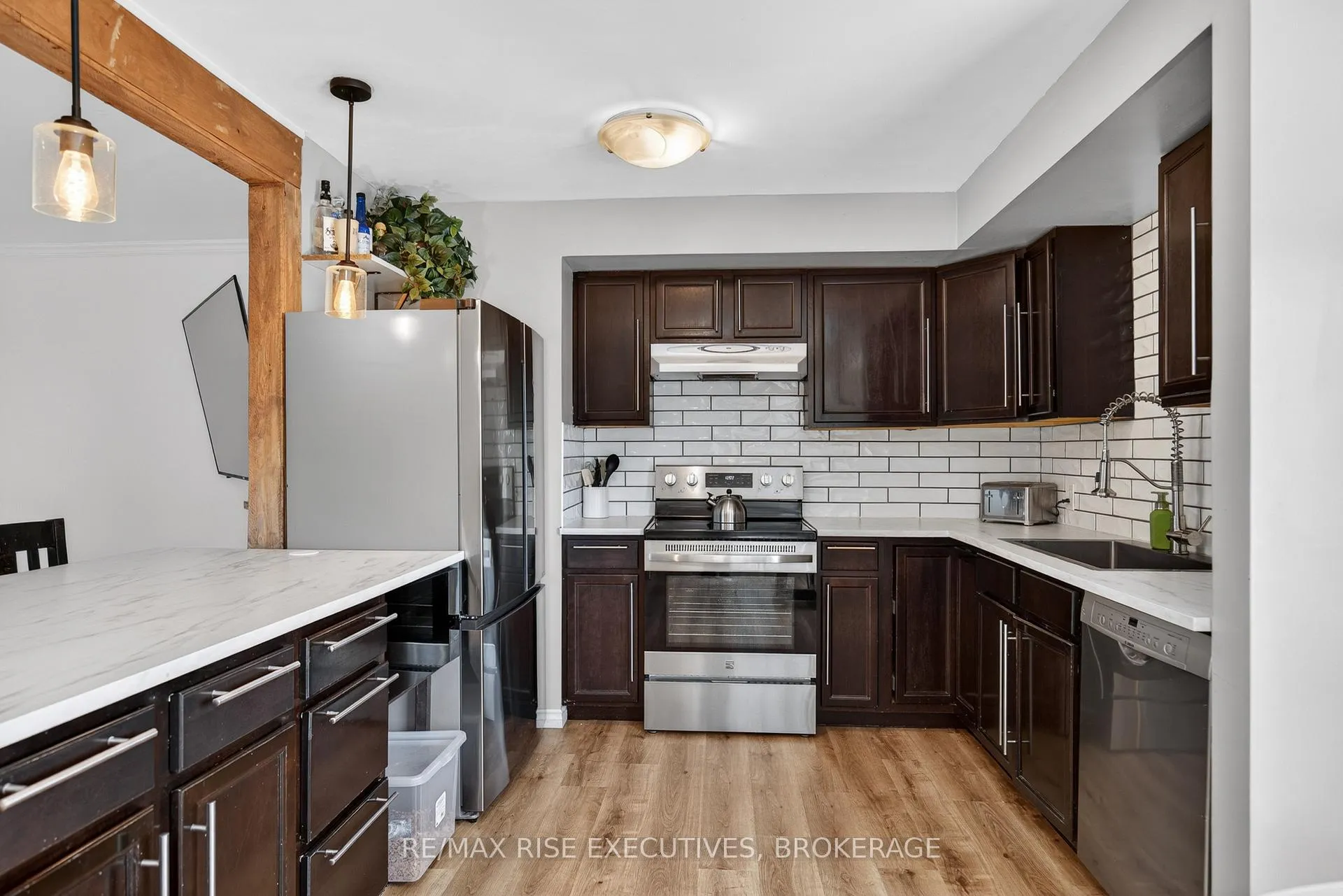 Photo 9 of 178 Amherst Drive, Loyalist, Amherstview — HOMEH