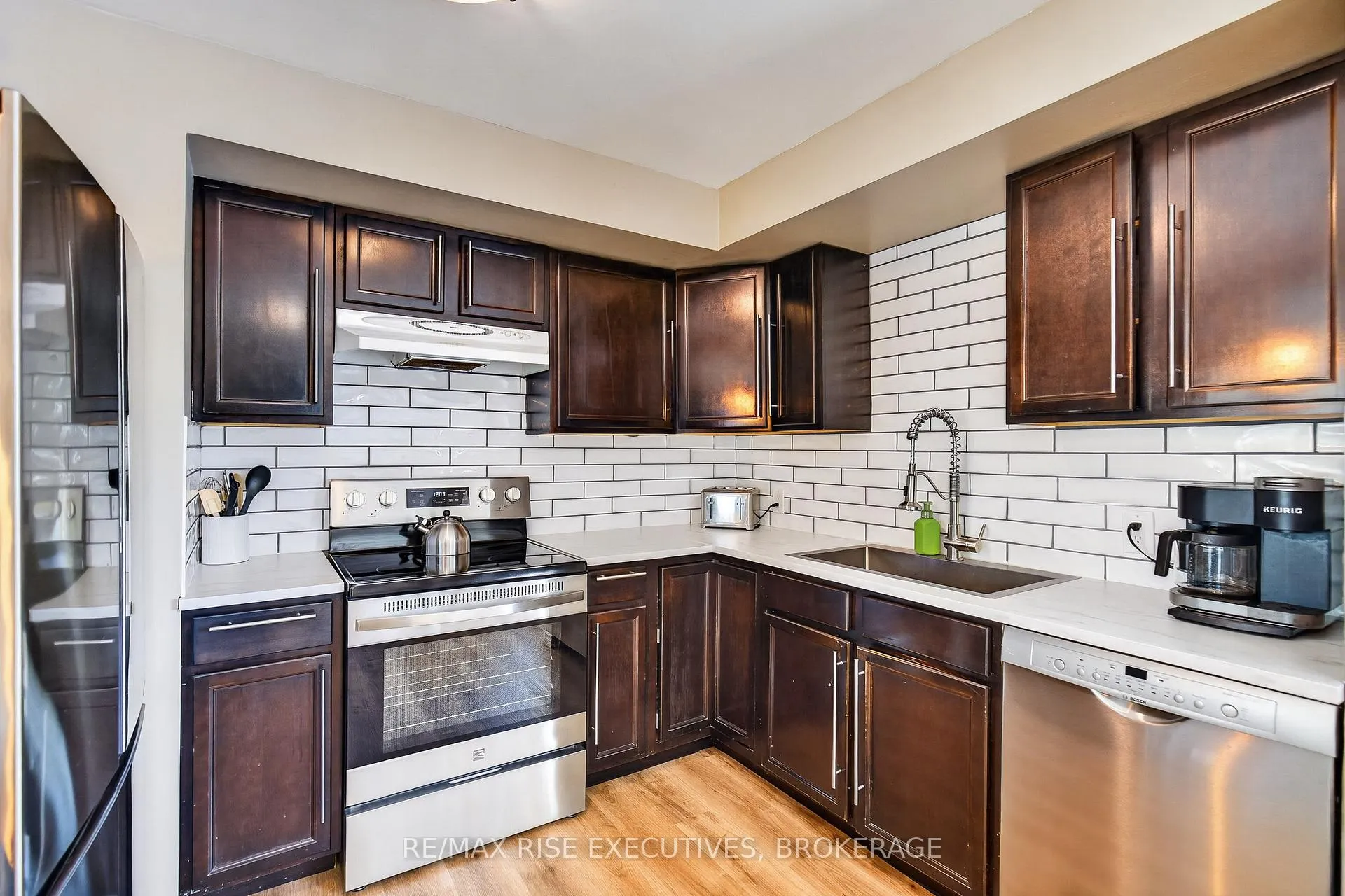 Photo 11 of 178 Amherst Drive, Loyalist, Amherstview — HOMEH