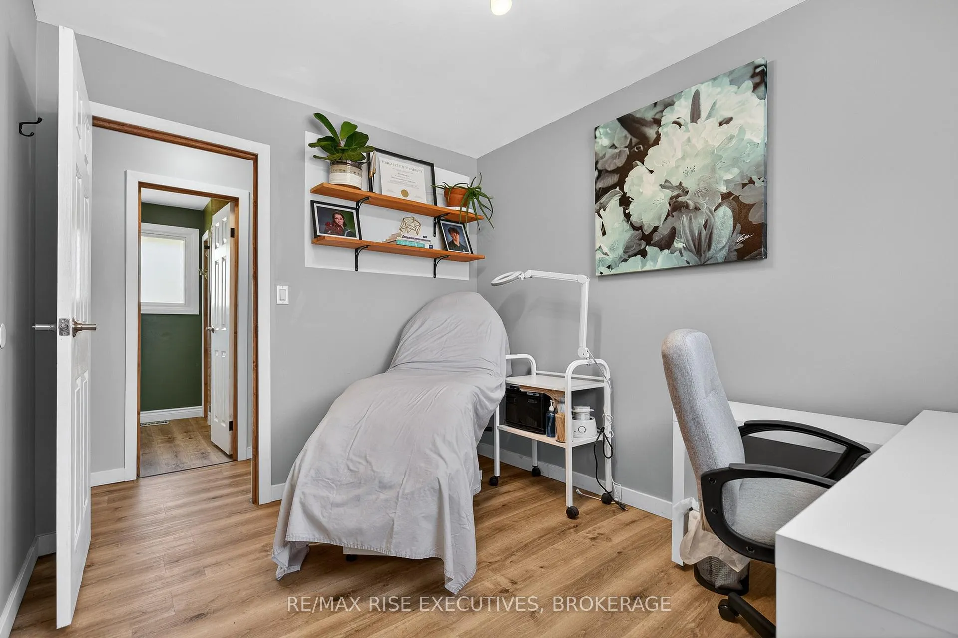 Photo 17 of 178 Amherst Drive, Loyalist, Amherstview — HOMEH