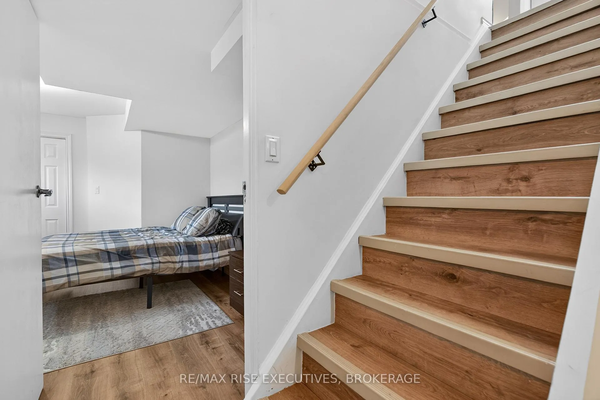 Photo 24 of 178 Amherst Drive, Loyalist, Amherstview — HOMEH