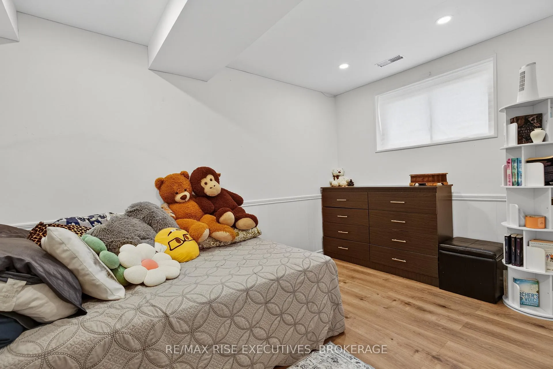 Photo 30 of 178 Amherst Drive, Loyalist, Amherstview — HOMEH