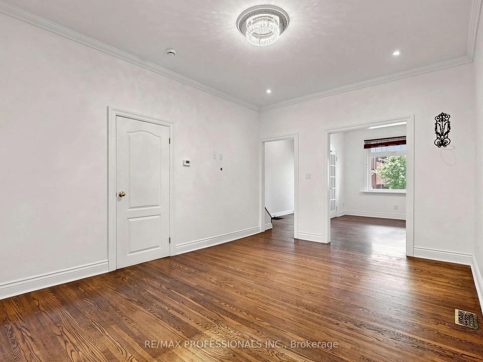 Photo 11 of 14 Bradley Avenue, Toronto, Runnymede-Bloor West Village — HOMEH