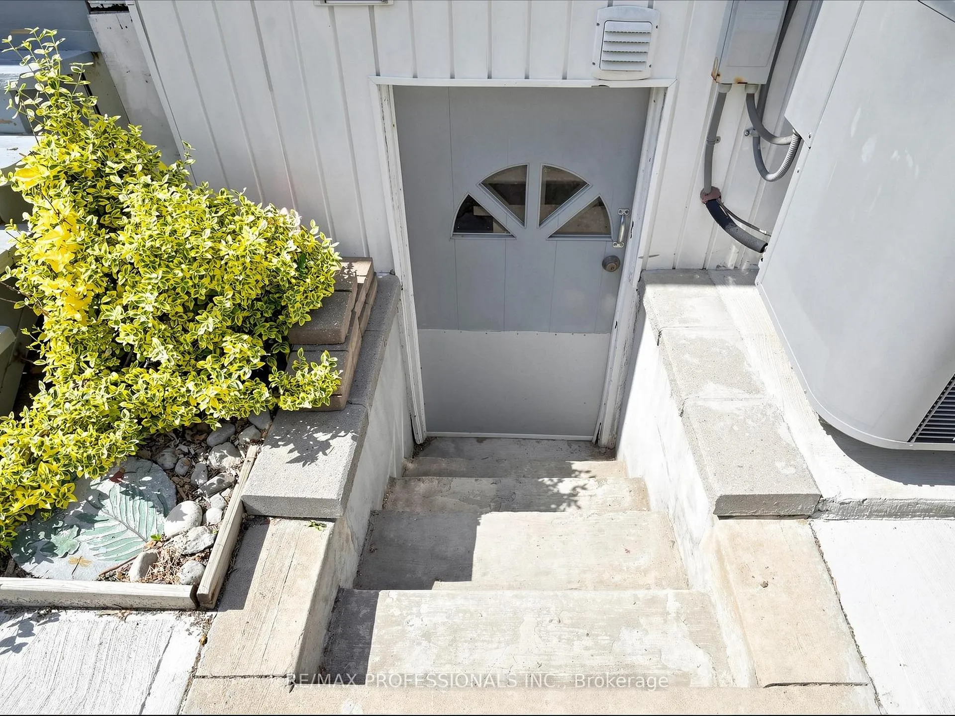 Photo 24 of 14 Bradley Avenue, Toronto, Runnymede-Bloor West Village — HOMEH