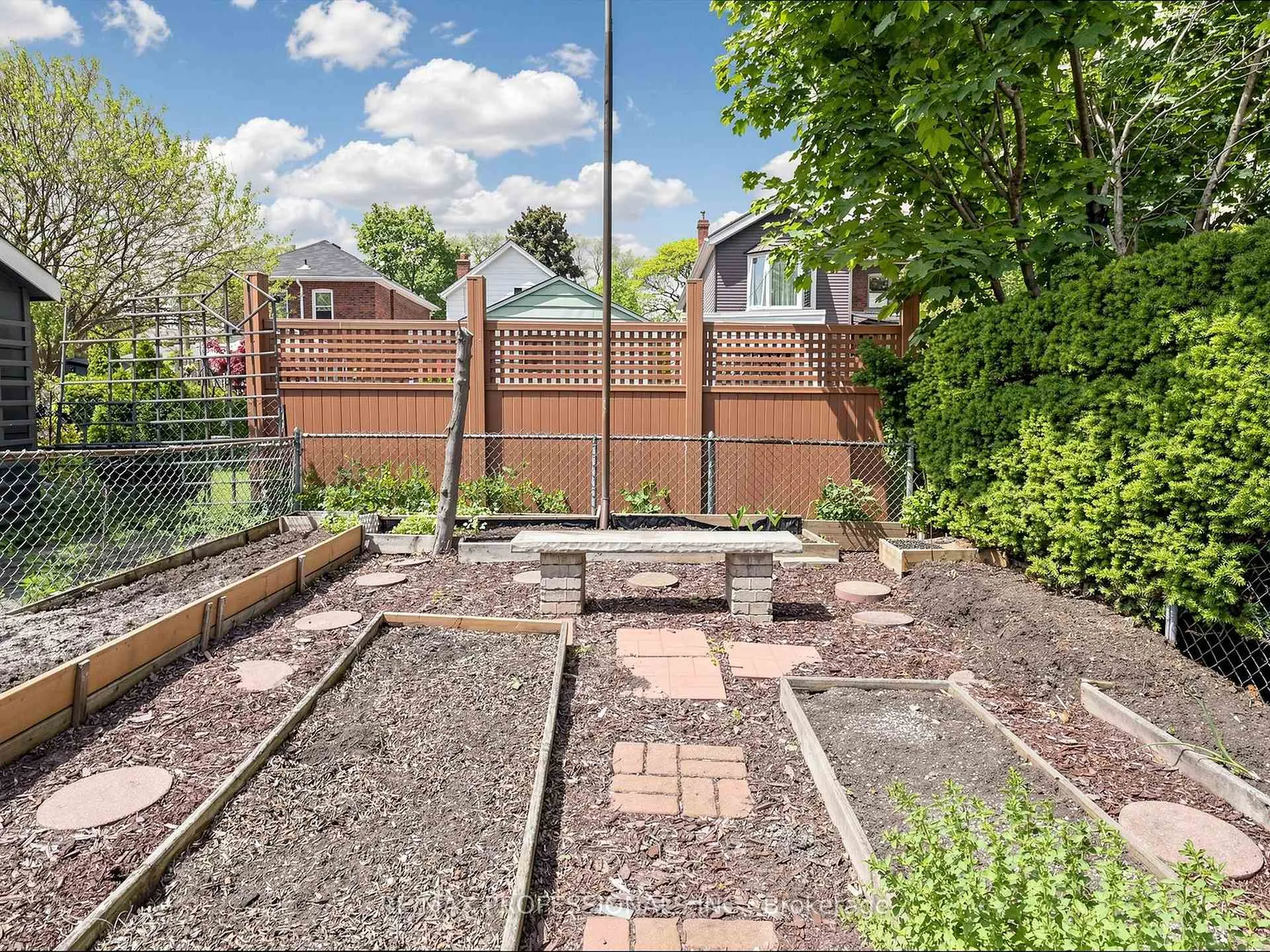 Photo 27 of 14 Bradley Avenue, Toronto, Runnymede-Bloor West Village — HOMEH