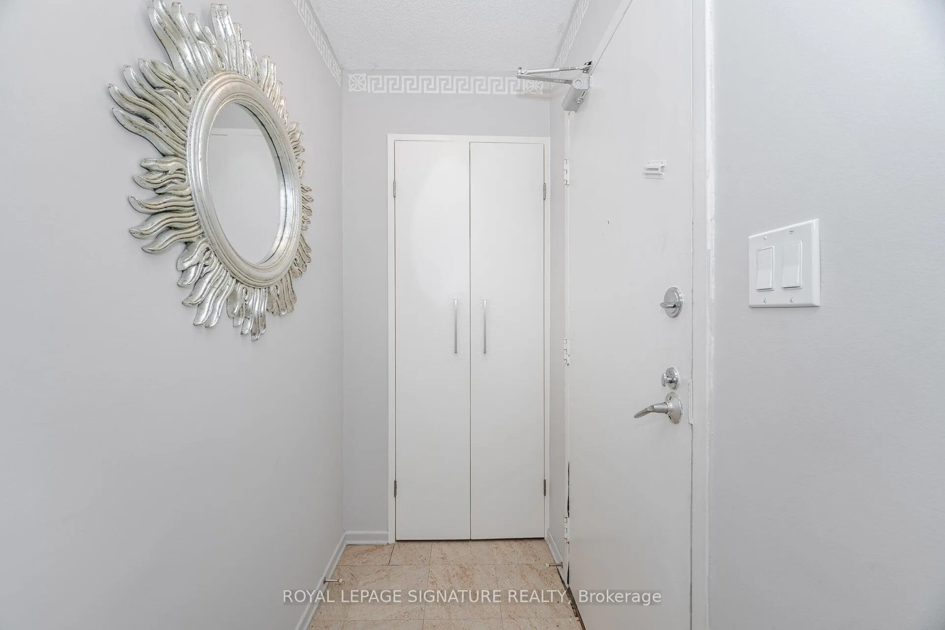 Photo 4 of Unit 303, 10 Edgecliff Golfway, Toronto, Flemingdon Park — HOMEH