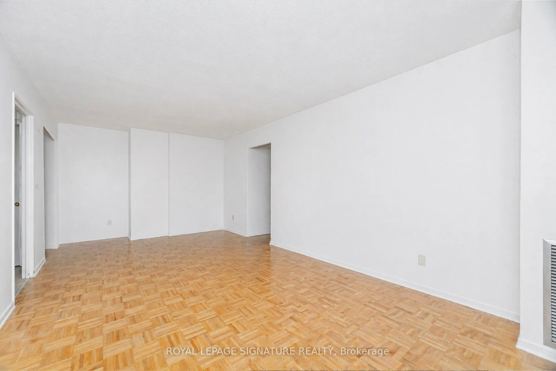 Photo 7 of Unit 303, 10 Edgecliff Golfway, Toronto, Flemingdon Park — HOMEH