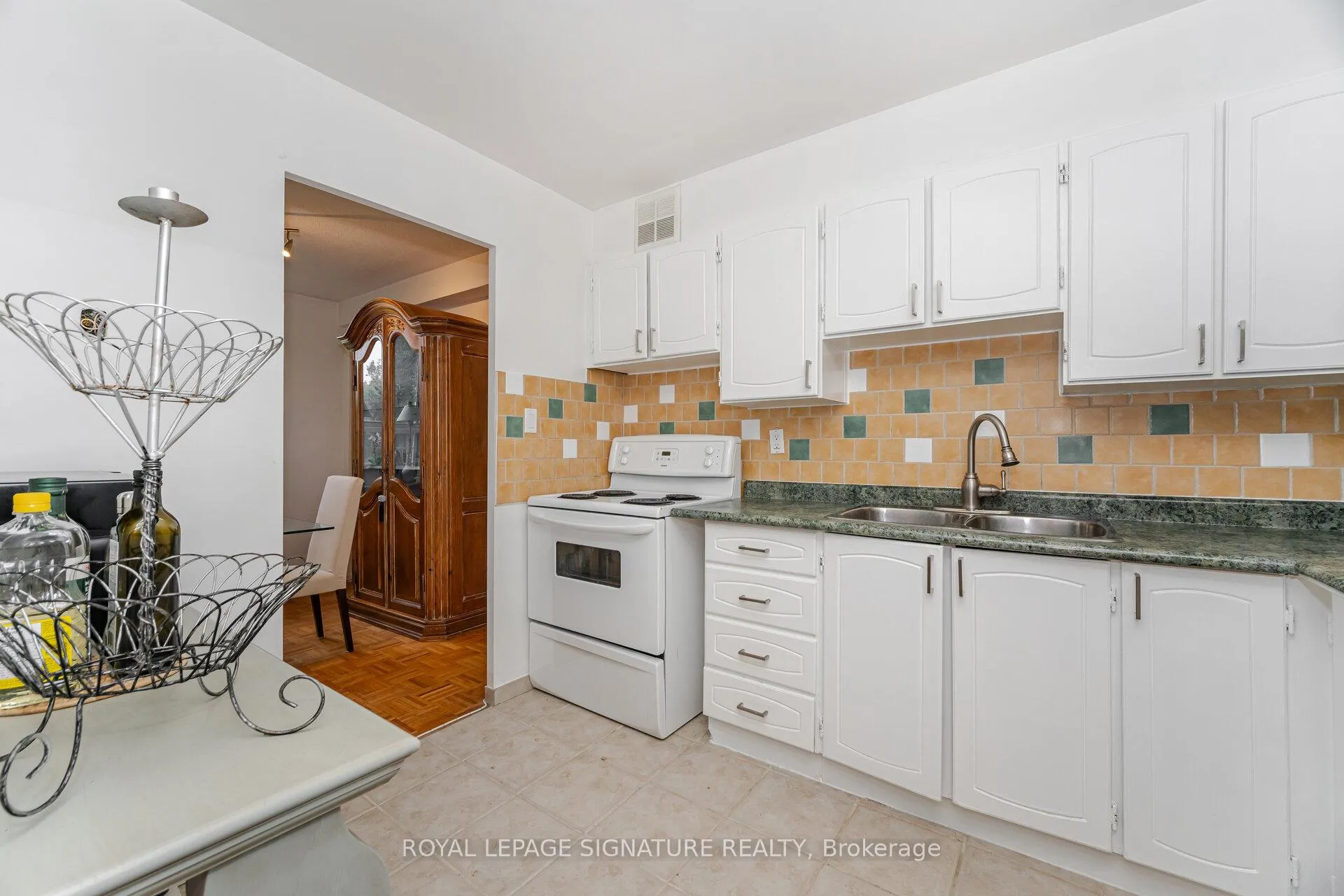 Photo 11 of Unit 303, 10 Edgecliff Golfway, Toronto, Flemingdon Park — HOMEH