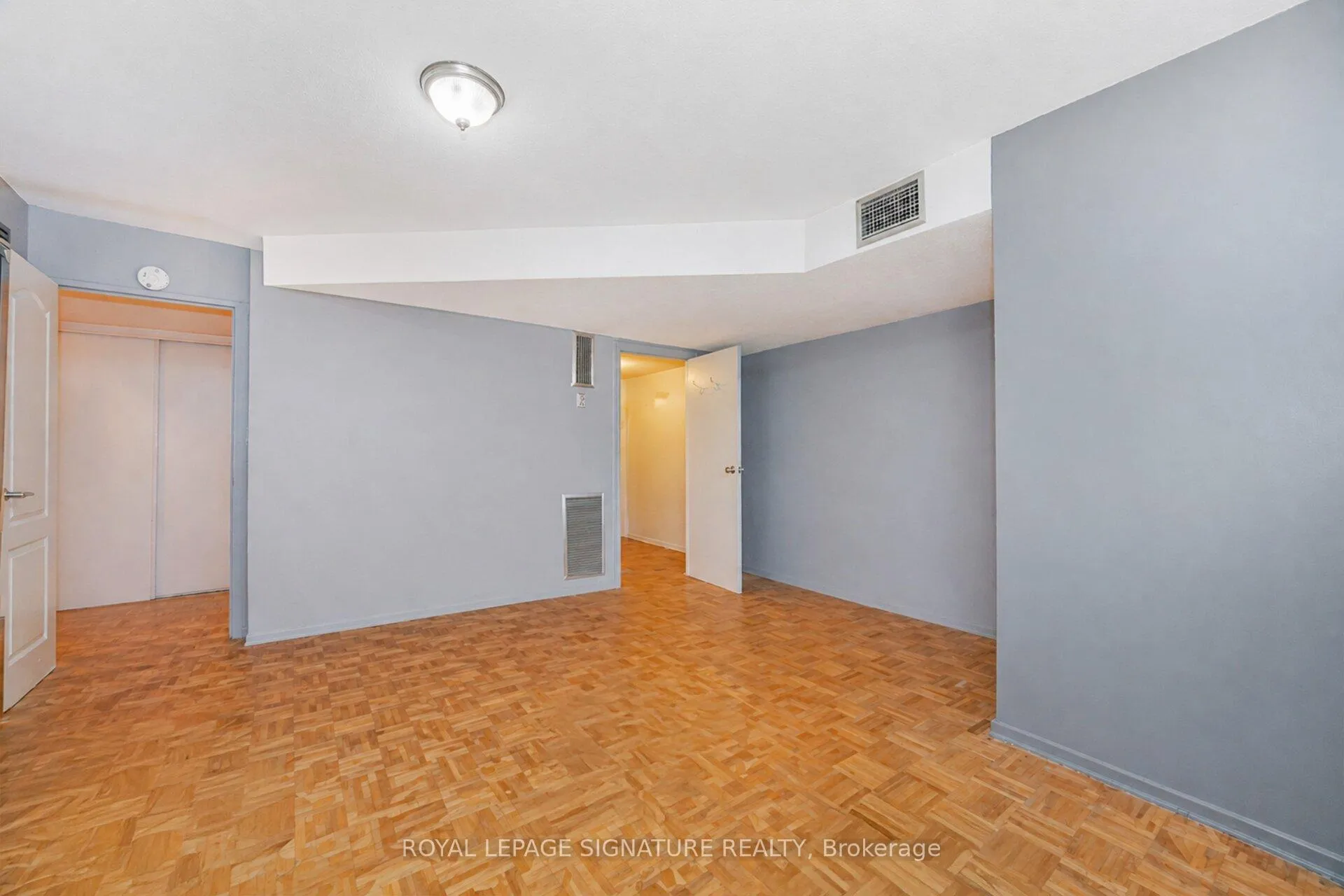 Photo 16 of Unit 303, 10 Edgecliff Golfway, Toronto, Flemingdon Park — HOMEH