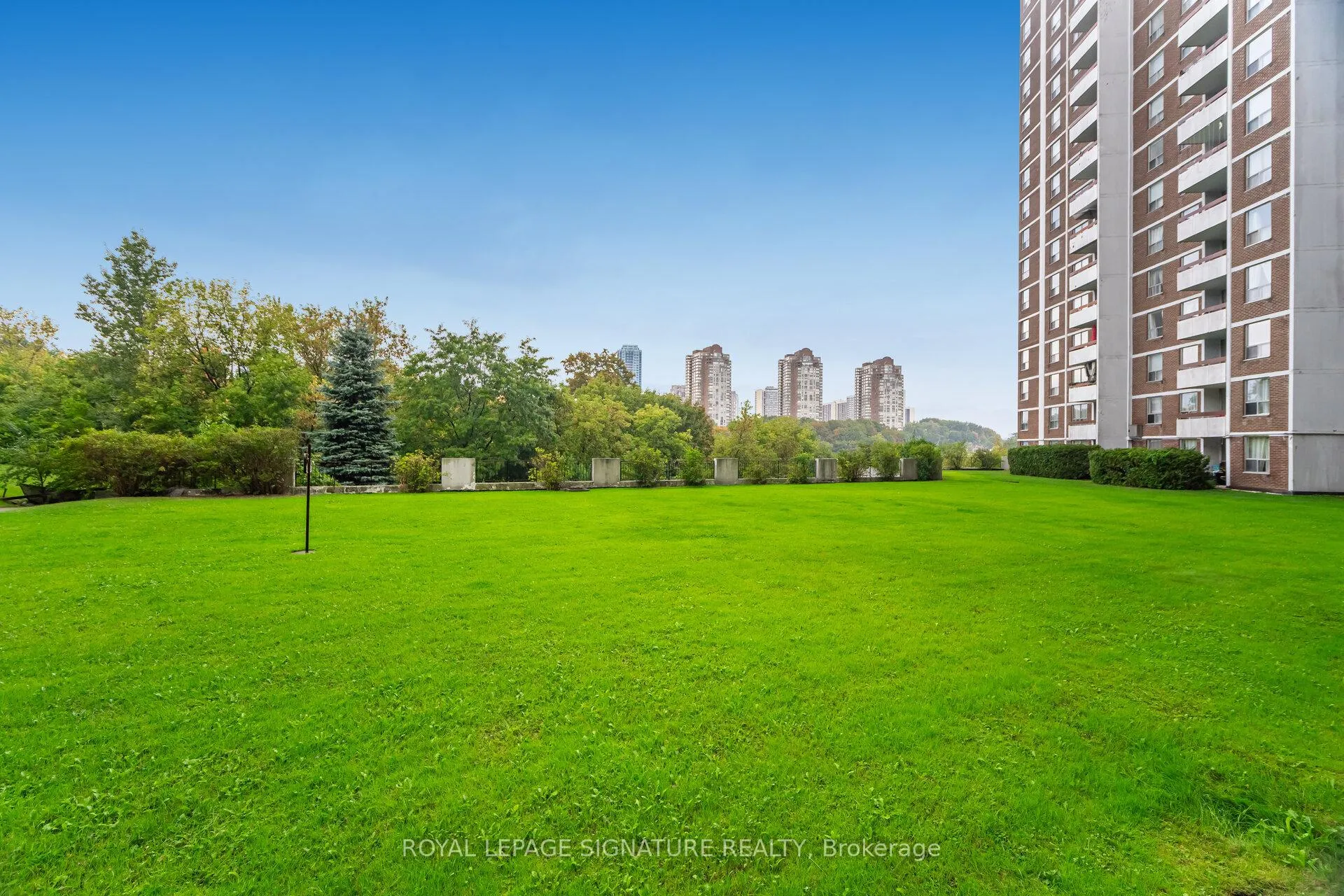 Photo 22 of Unit 303, 10 Edgecliff Golfway, Toronto, Flemingdon Park — HOMEH