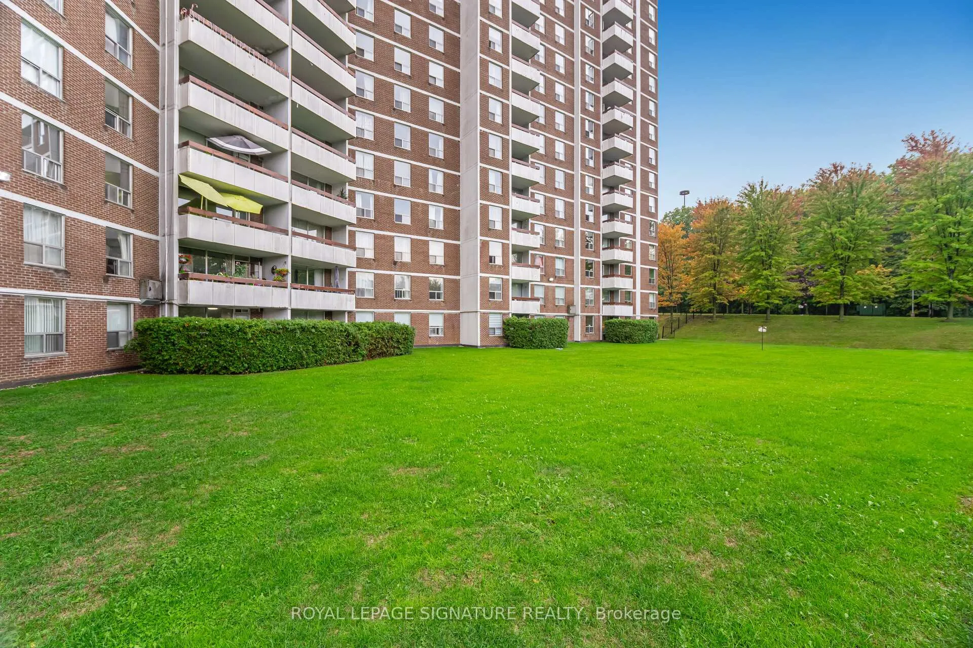 Photo 23 of Unit 303, 10 Edgecliff Golfway, Toronto, Flemingdon Park — HOMEH