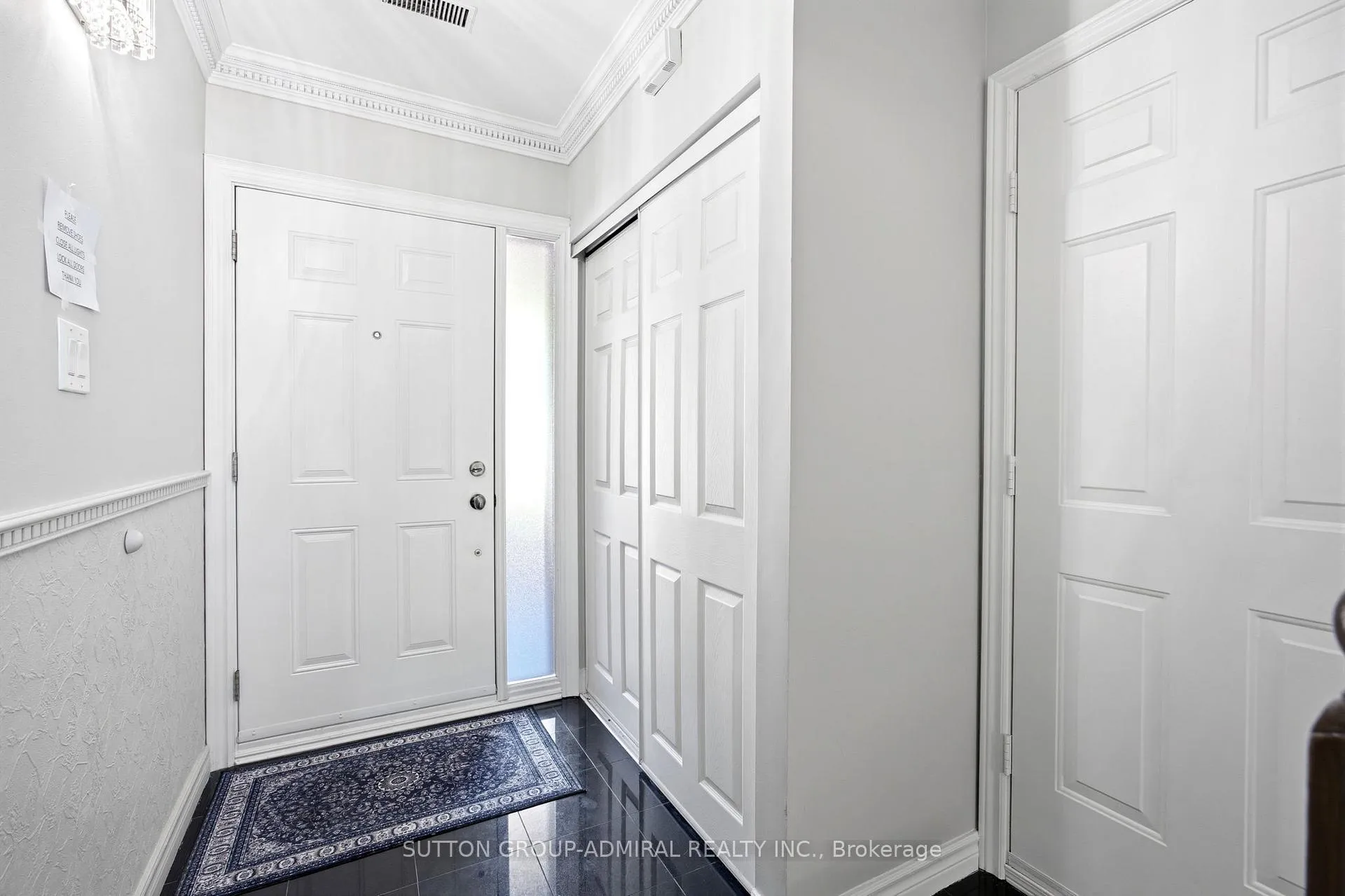 Photo 3 of 37 Old Firehall Lane, Vaughan, West Woodbridge — HOMEH