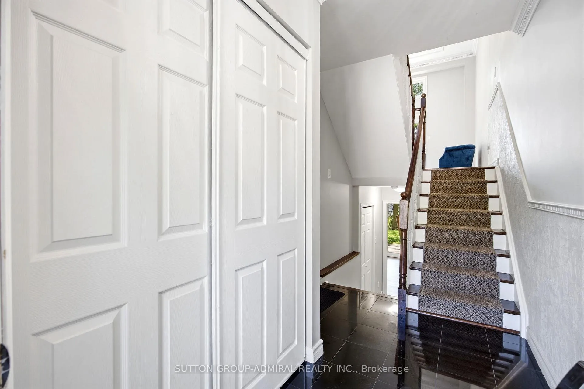 Photo 4 of 37 Old Firehall Lane, Vaughan, West Woodbridge — HOMEH