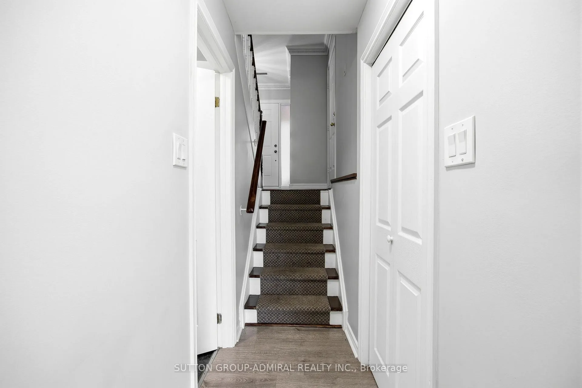 Photo 5 of 37 Old Firehall Lane, Vaughan, West Woodbridge — HOMEH
