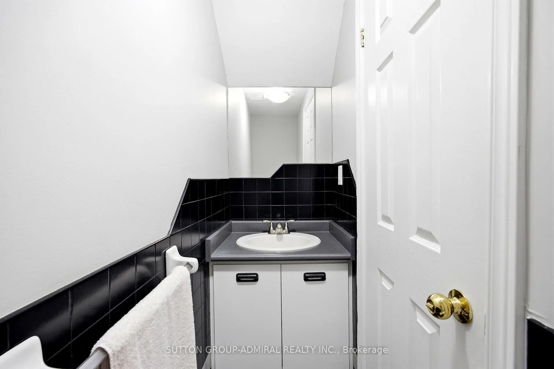 Photo 8 of 37 Old Firehall Lane, Vaughan, West Woodbridge — HOMEH