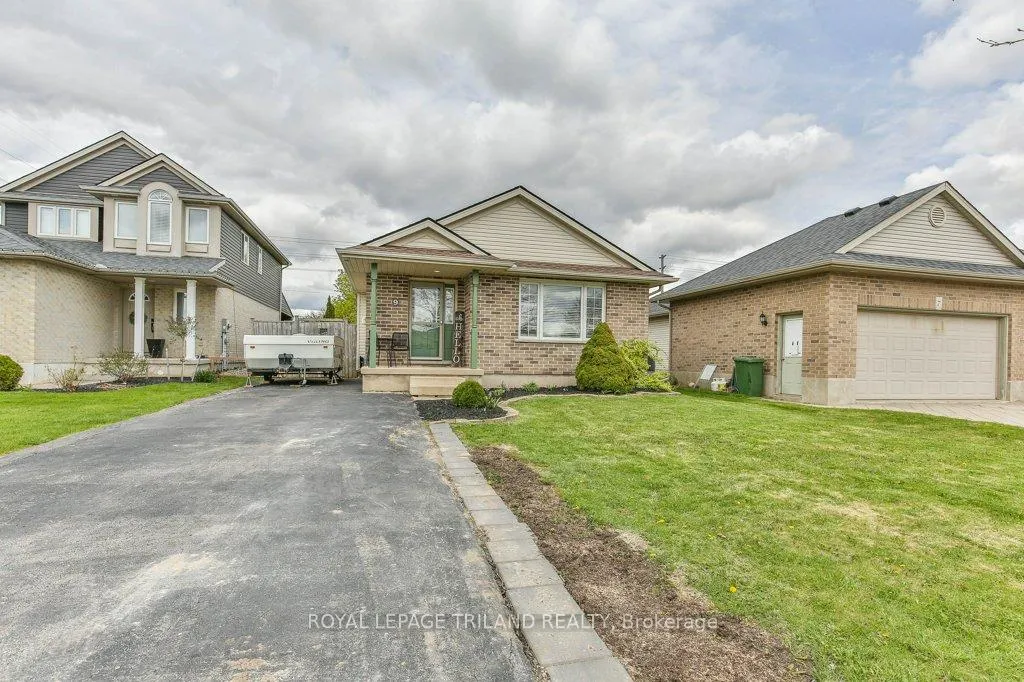 Photo 2 of 9 Brookside Drive, St. Thomas — HOMEH