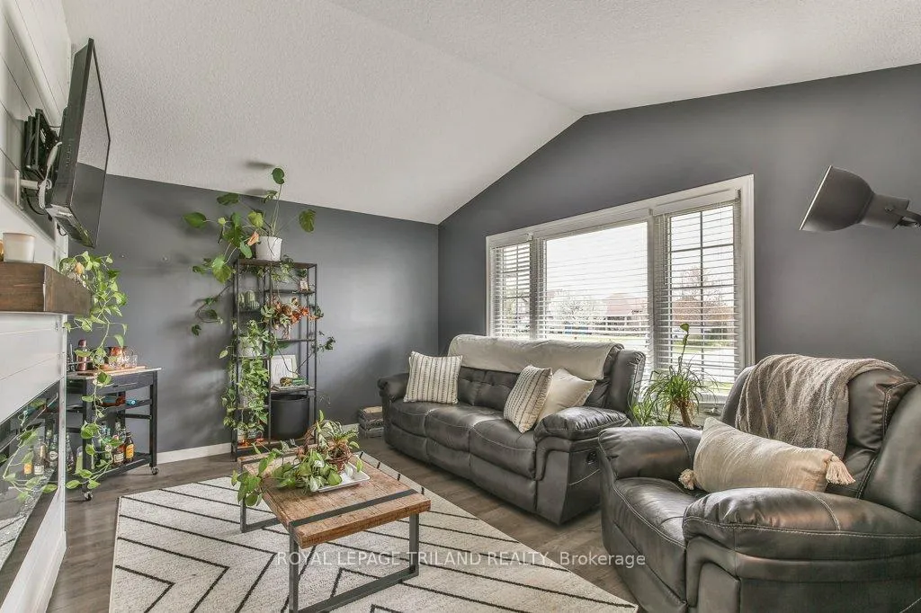 Photo 10 of 9 Brookside Drive, St. Thomas — HOMEH