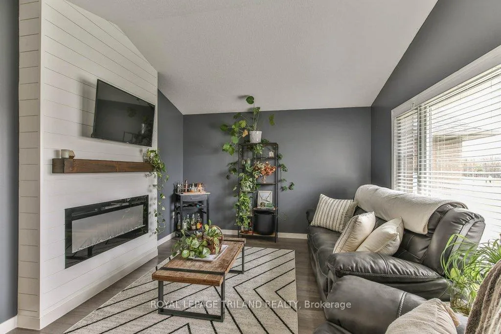 Photo 11 of 9 Brookside Drive, St. Thomas — HOMEH