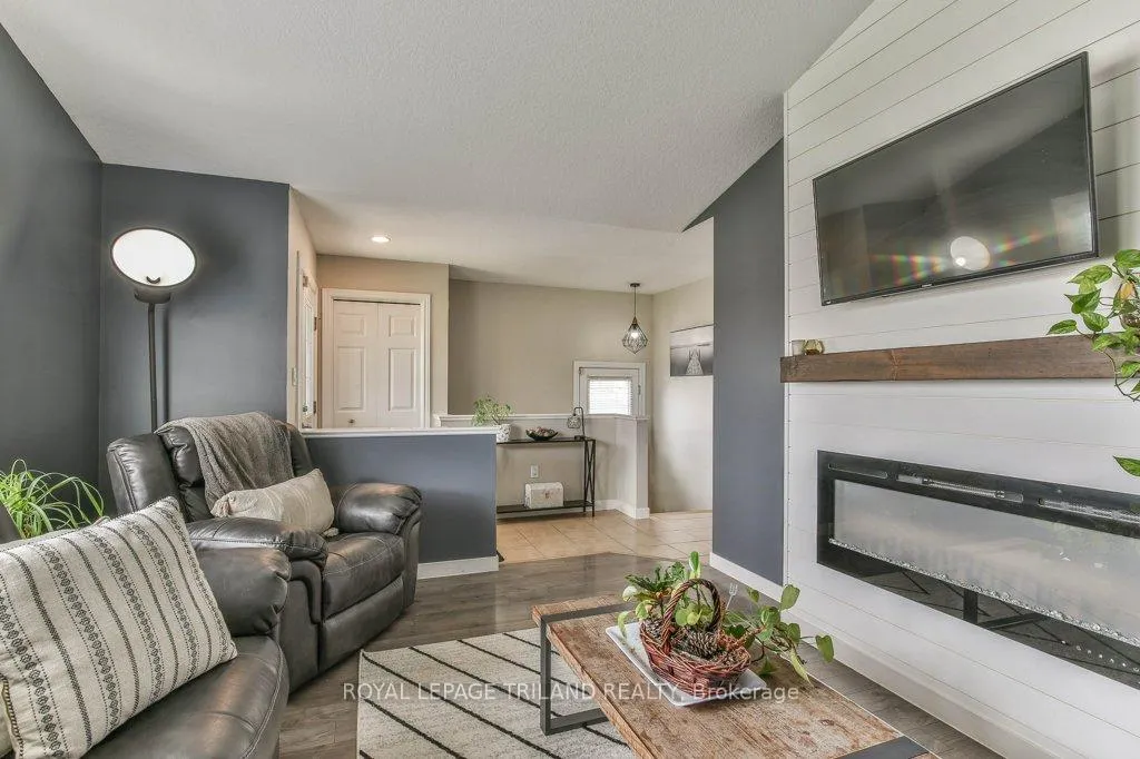 Photo 12 of 9 Brookside Drive, St. Thomas — HOMEH