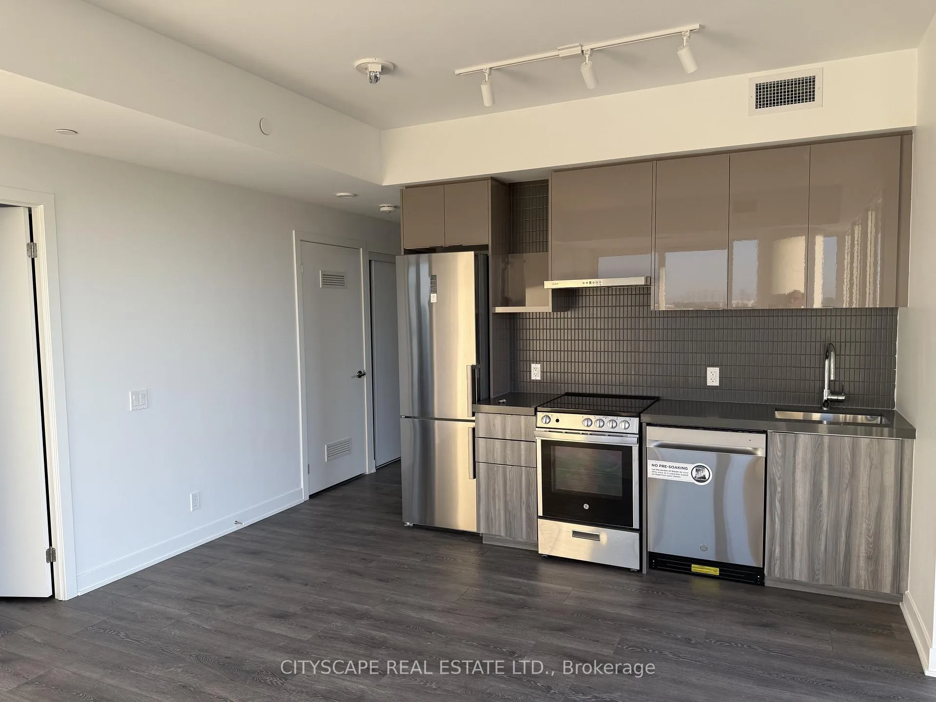 Photo 1 of Unit 820, 6 Flavelle Trail, Vaughan, Steeles West Industrial — HOMEH