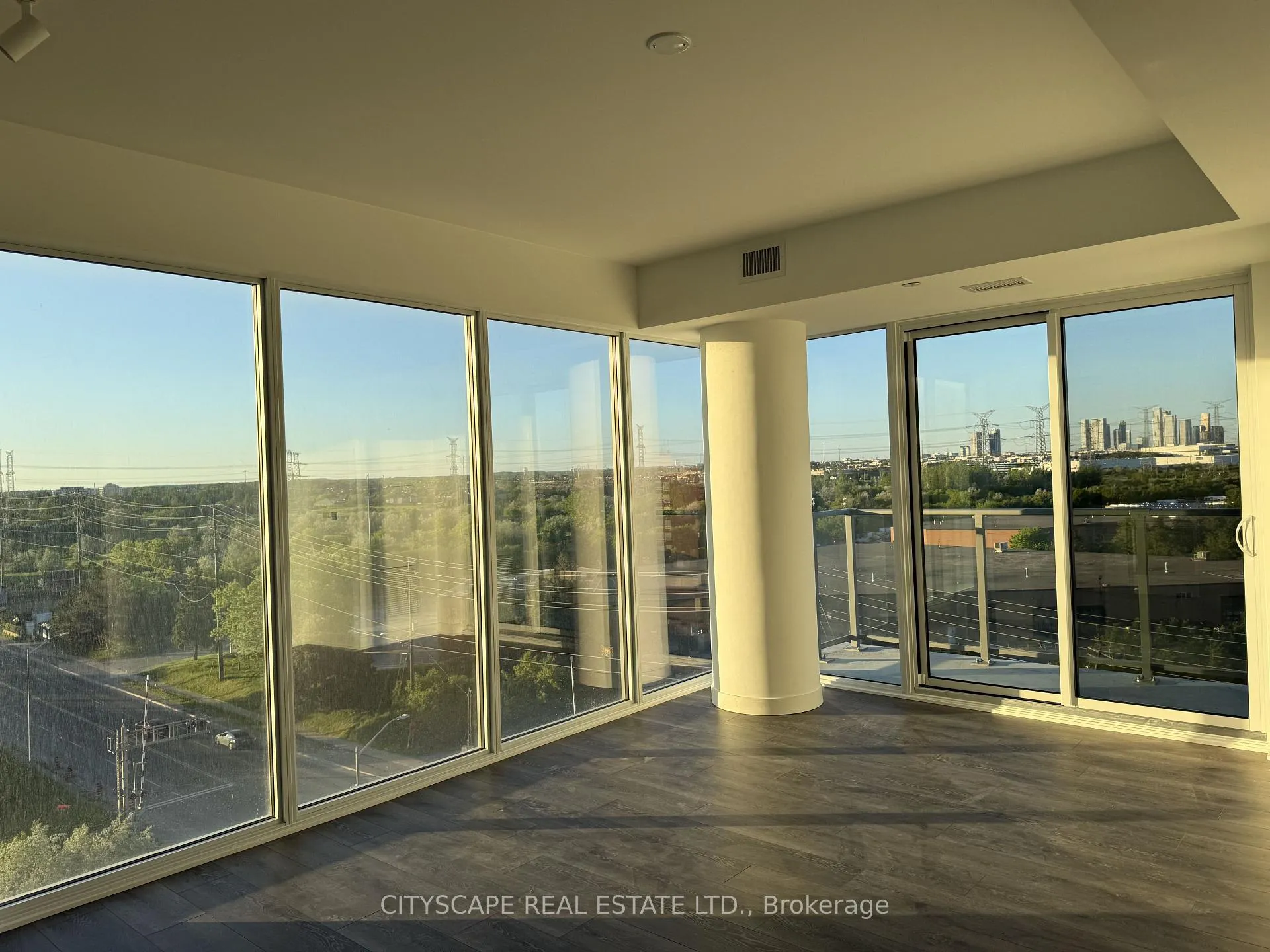Photo 3 of Unit 820, 6 Flavelle Trail, Vaughan, Steeles West Industrial — HOMEH