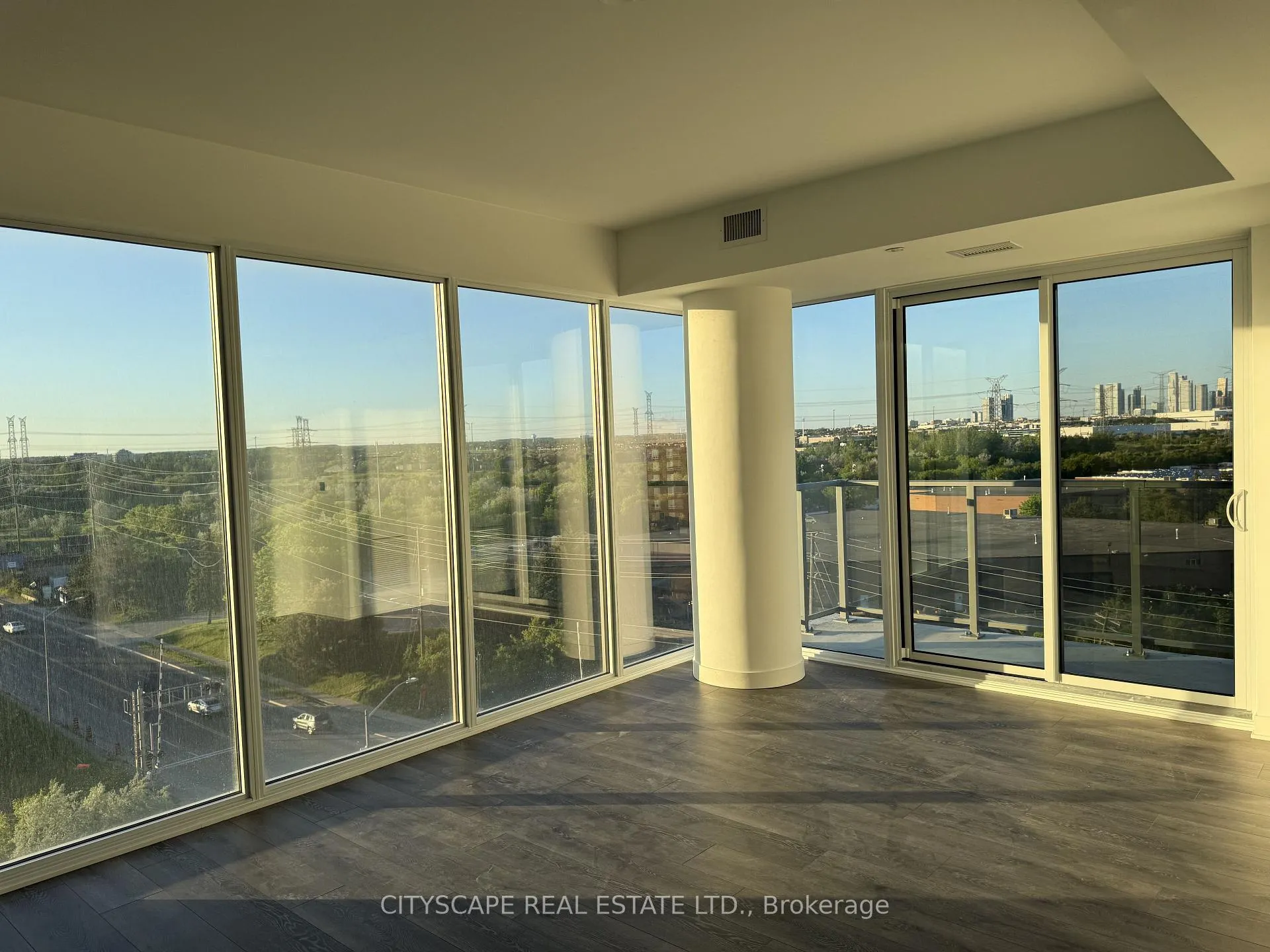 Photo 4 of Unit 820, 6 Flavelle Trail, Vaughan, Steeles West Industrial — HOMEH