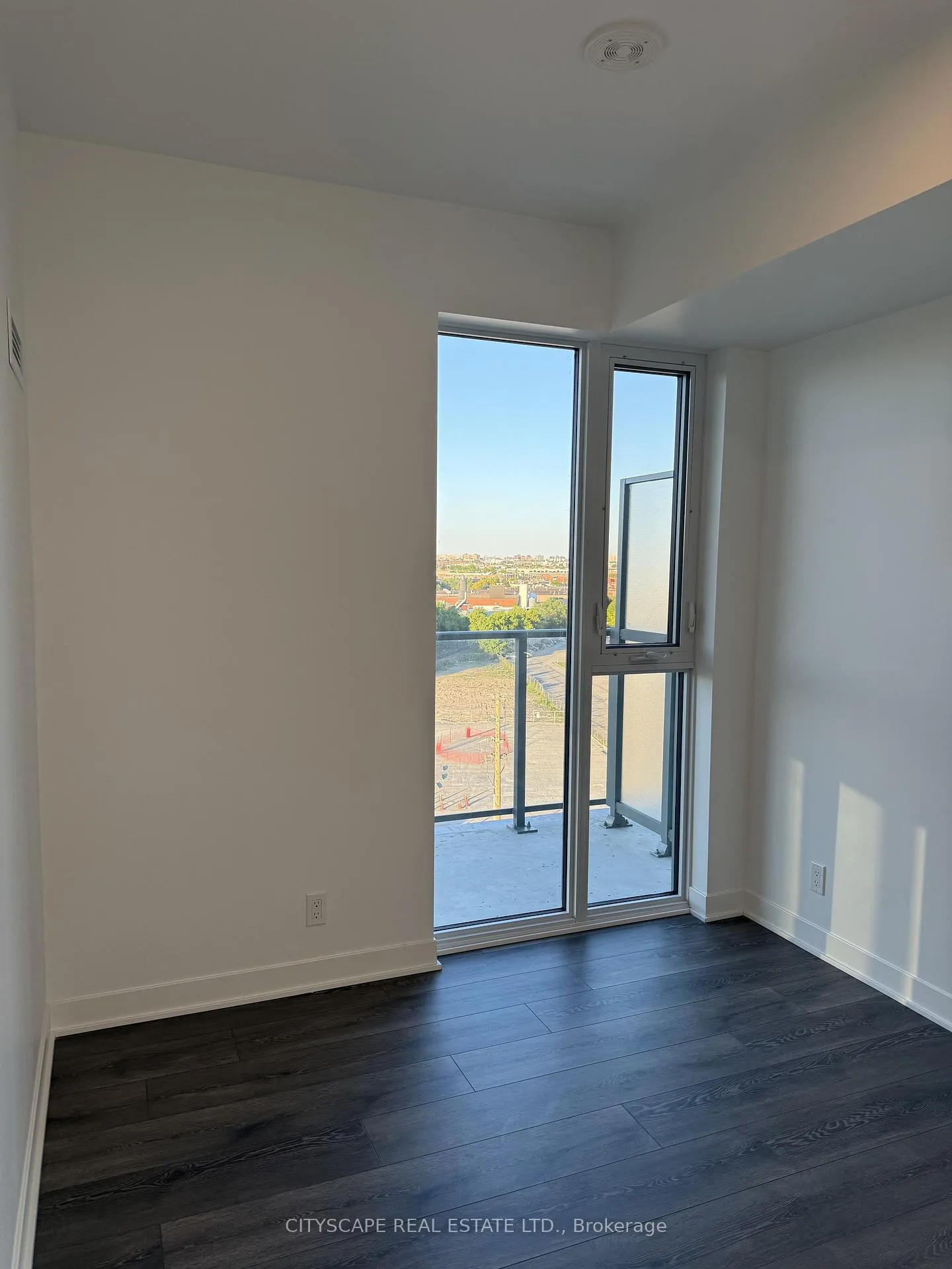 Photo 5 of Unit 820, 6 Flavelle Trail, Vaughan, Steeles West Industrial — HOMEH