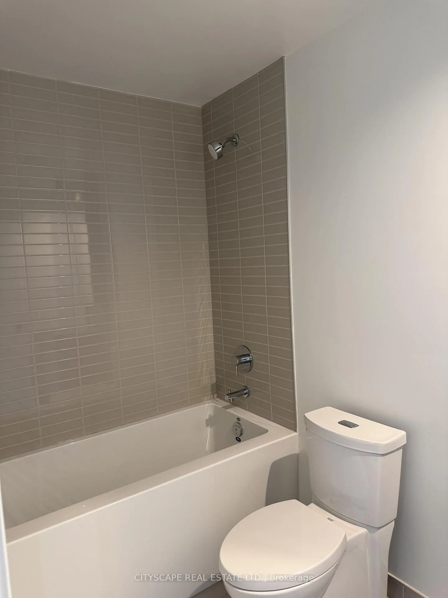 Photo 6 of Unit 820, 6 Flavelle Trail, Vaughan, Steeles West Industrial — HOMEH