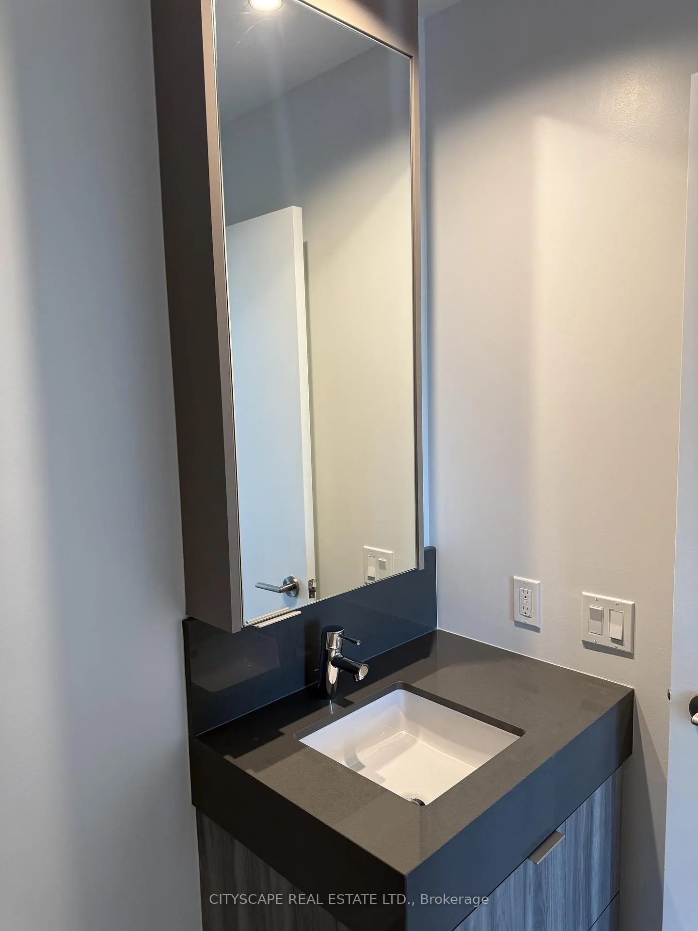 Photo 7 of Unit 820, 6 Flavelle Trail, Vaughan, Steeles West Industrial — HOMEH